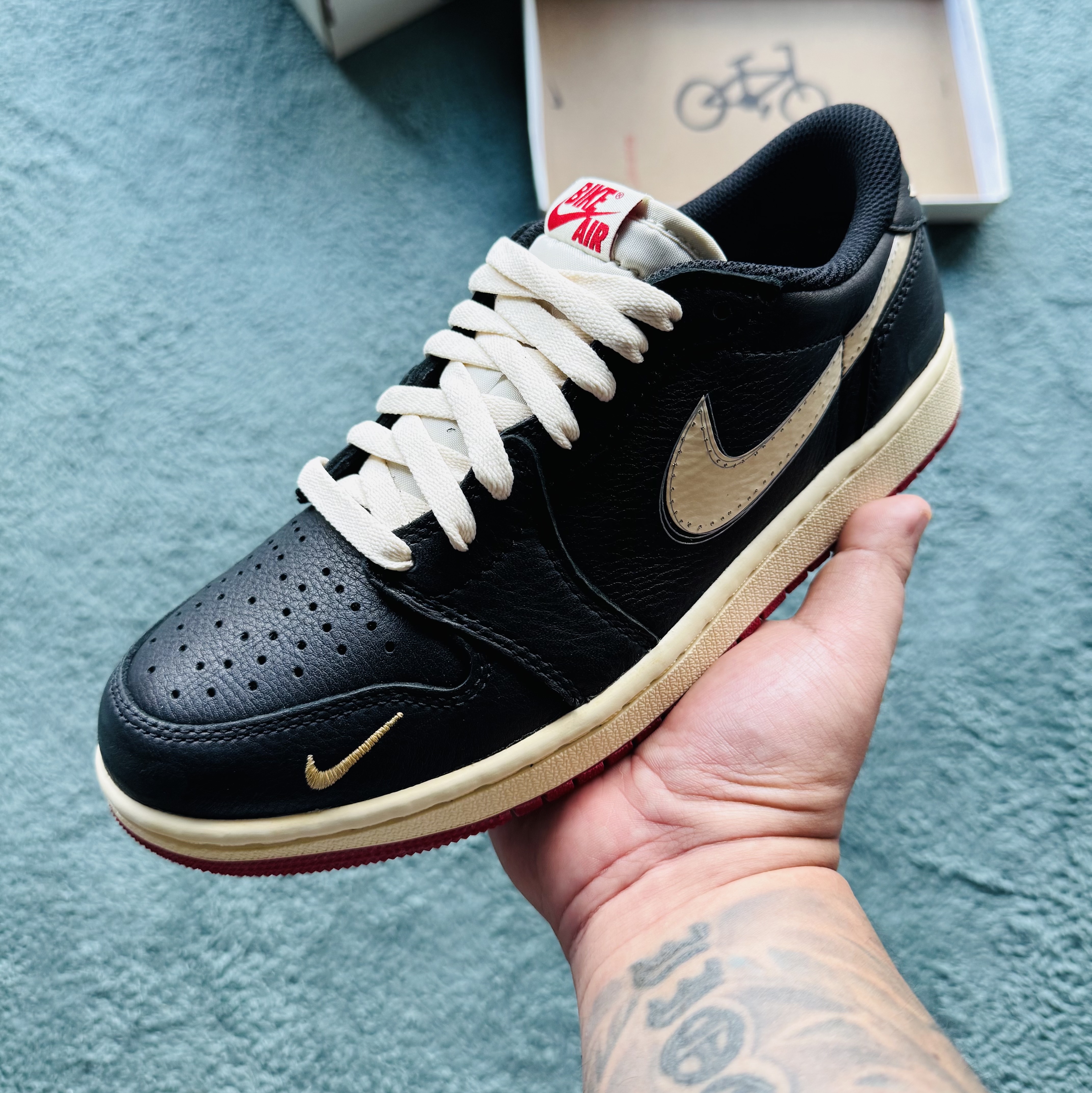 Jordan 1 x Nigel Sylvester Retro Low OG Better With Time 착용 스타일 - 2