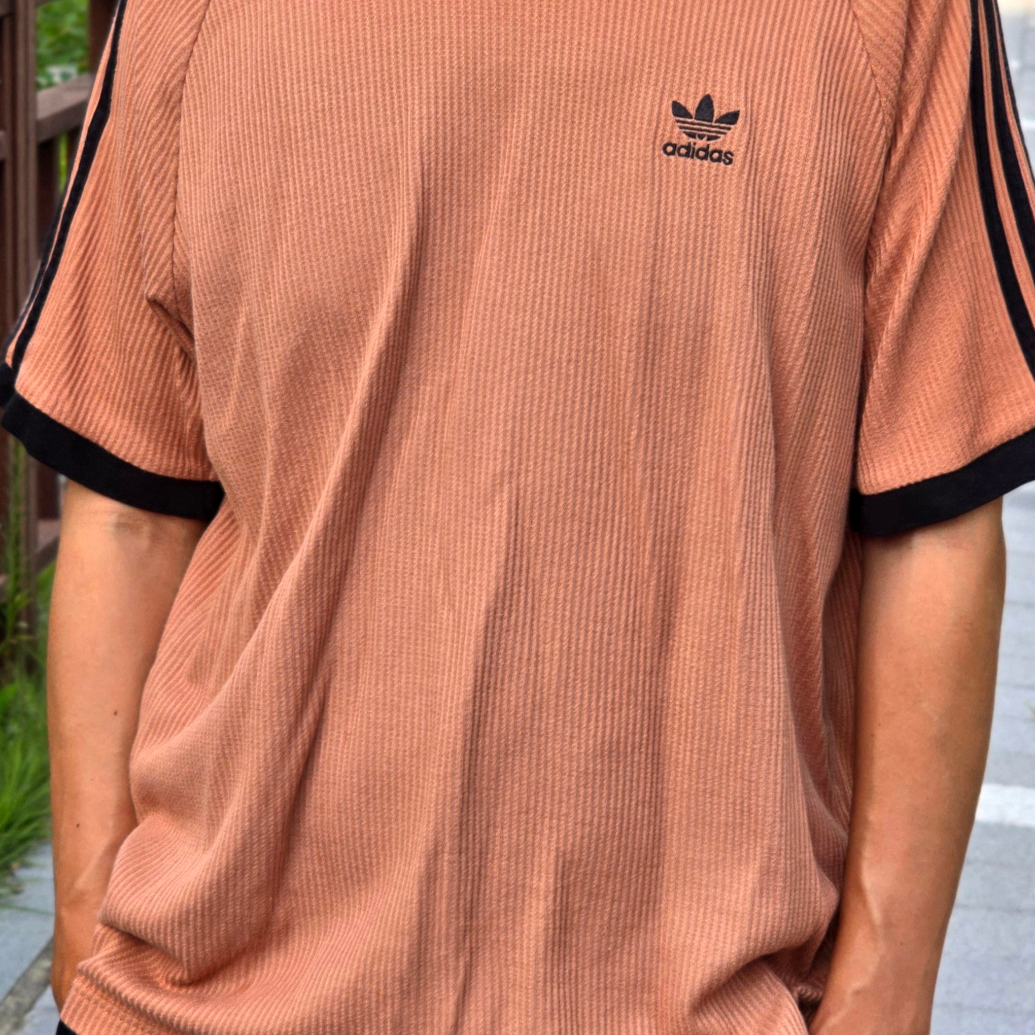 Adidas Adicolor Classics Waffle Polo Shirt Clay Strata - KR Sizing, Adidas Adicolor Classics Waffle Polo Shirt Clay Strata - US Sizing 착용 스타일 - 1