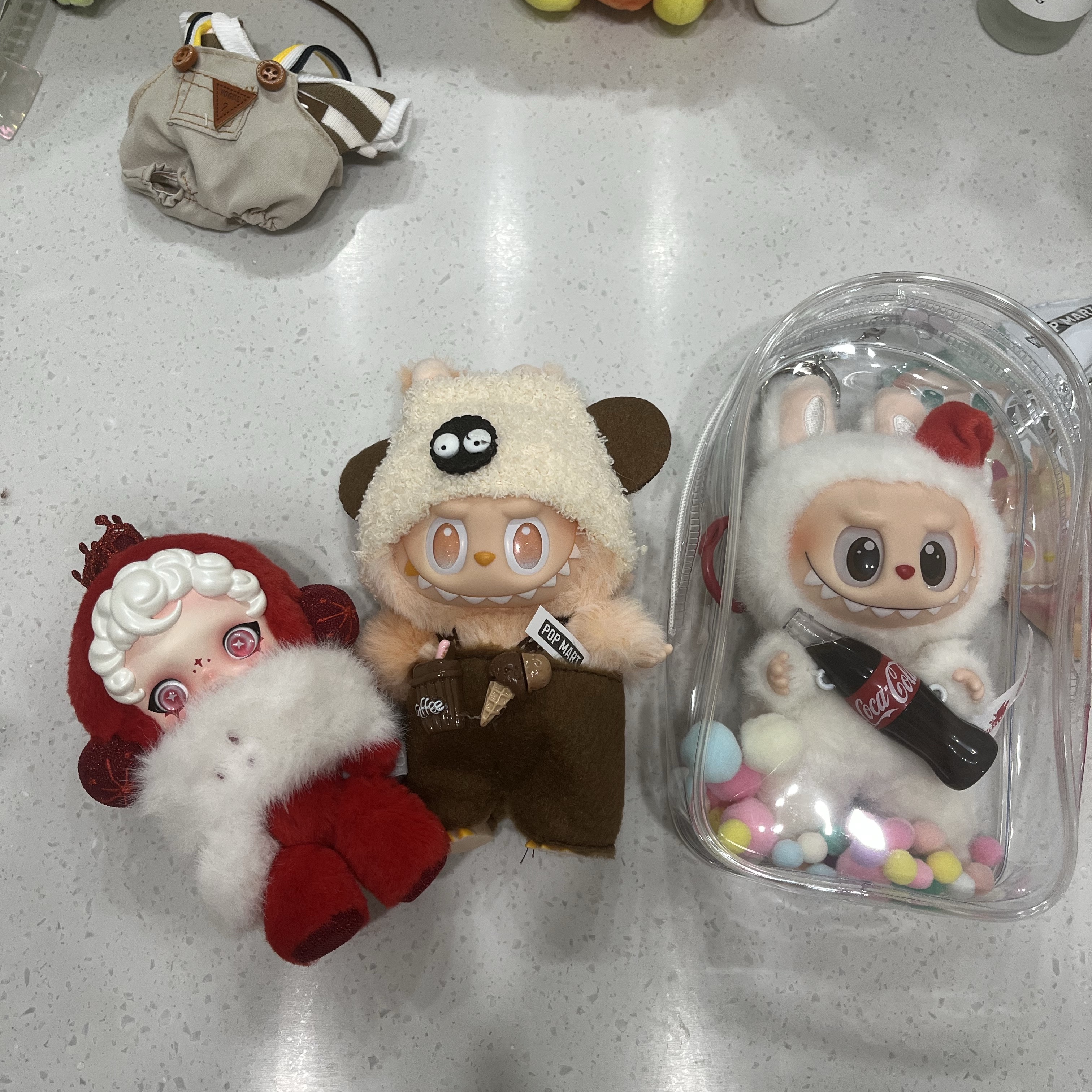Pop Mart Labubu The Monsters Highlight Series Sealed Case (1 Blind Box), Pop Mart Labubu Coca Cola Series Keyring Sealed Case (1 Blind Box) 착용 스타일 - 2