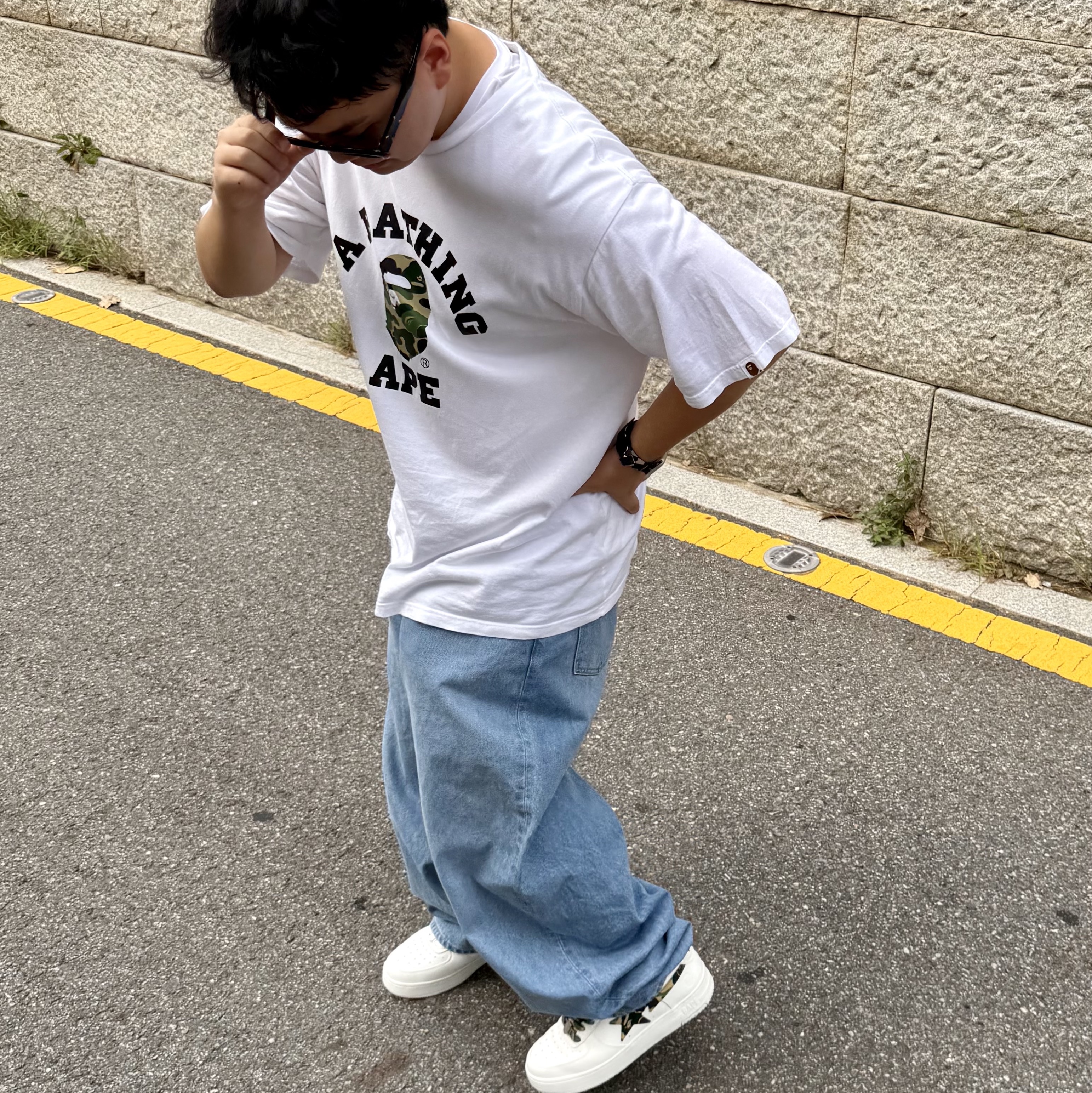 Gentle Monster x Maison Margiela MM004 Black Black, BAPE ABC Camo College T-Shirt White Green 착용 스타일 - 2