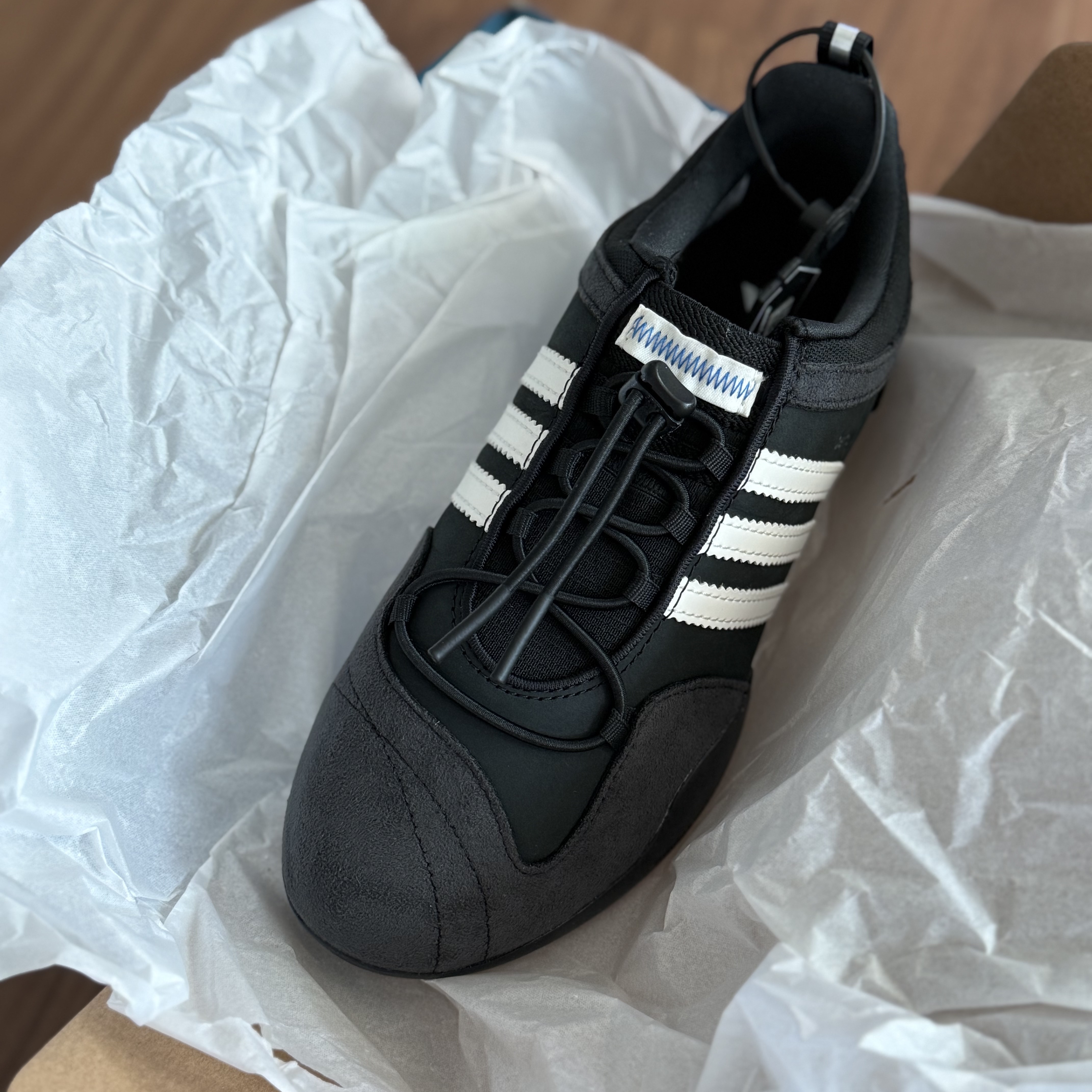 Adidas x Bad Bunny Ballerina Core Black Chalk White 착용 스타일