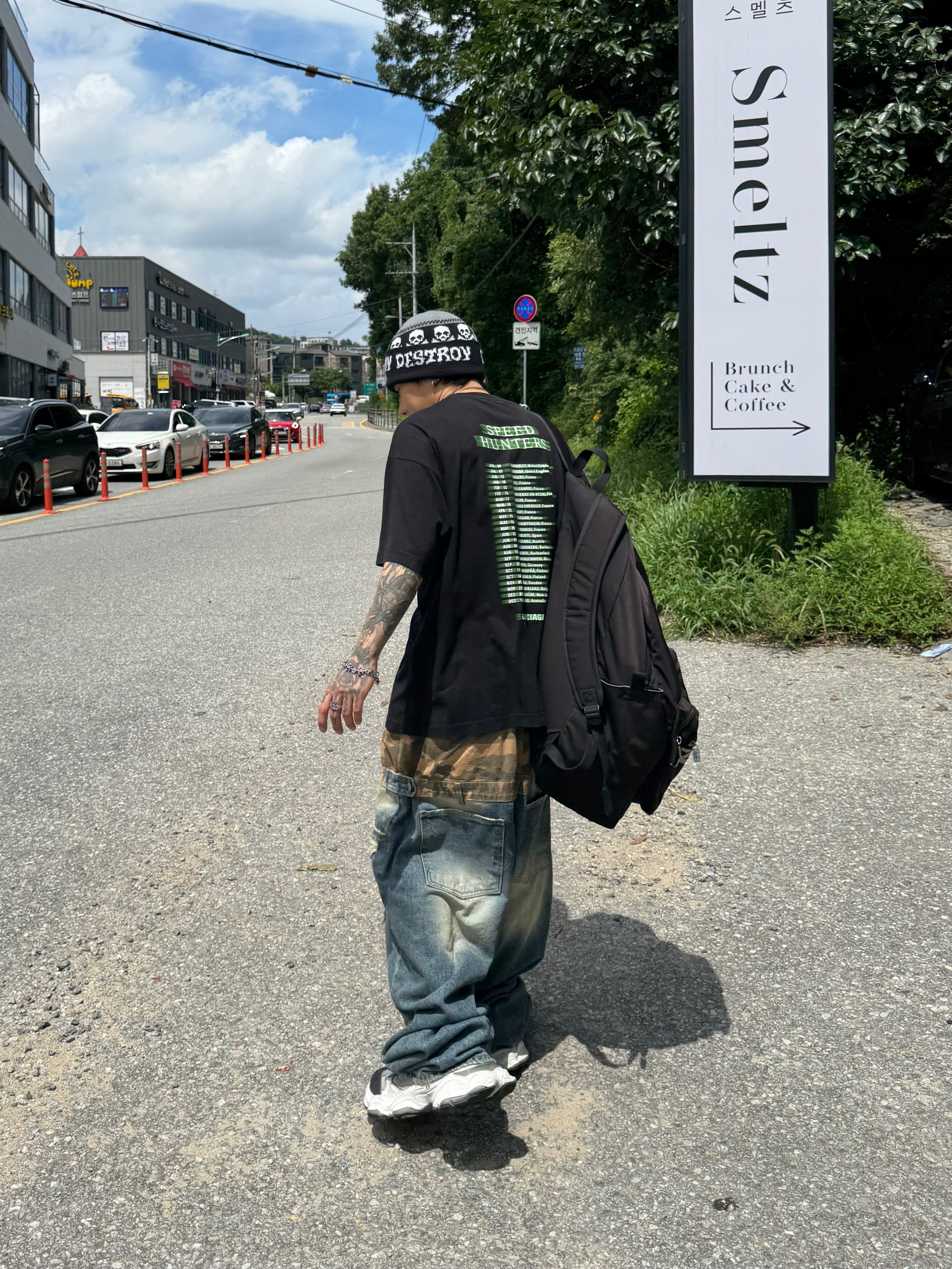 Balenciaga Cargo Sneakers White Grey, Converse x Drkshdw Oversized Backpack Black 착용 스타일 - 6
