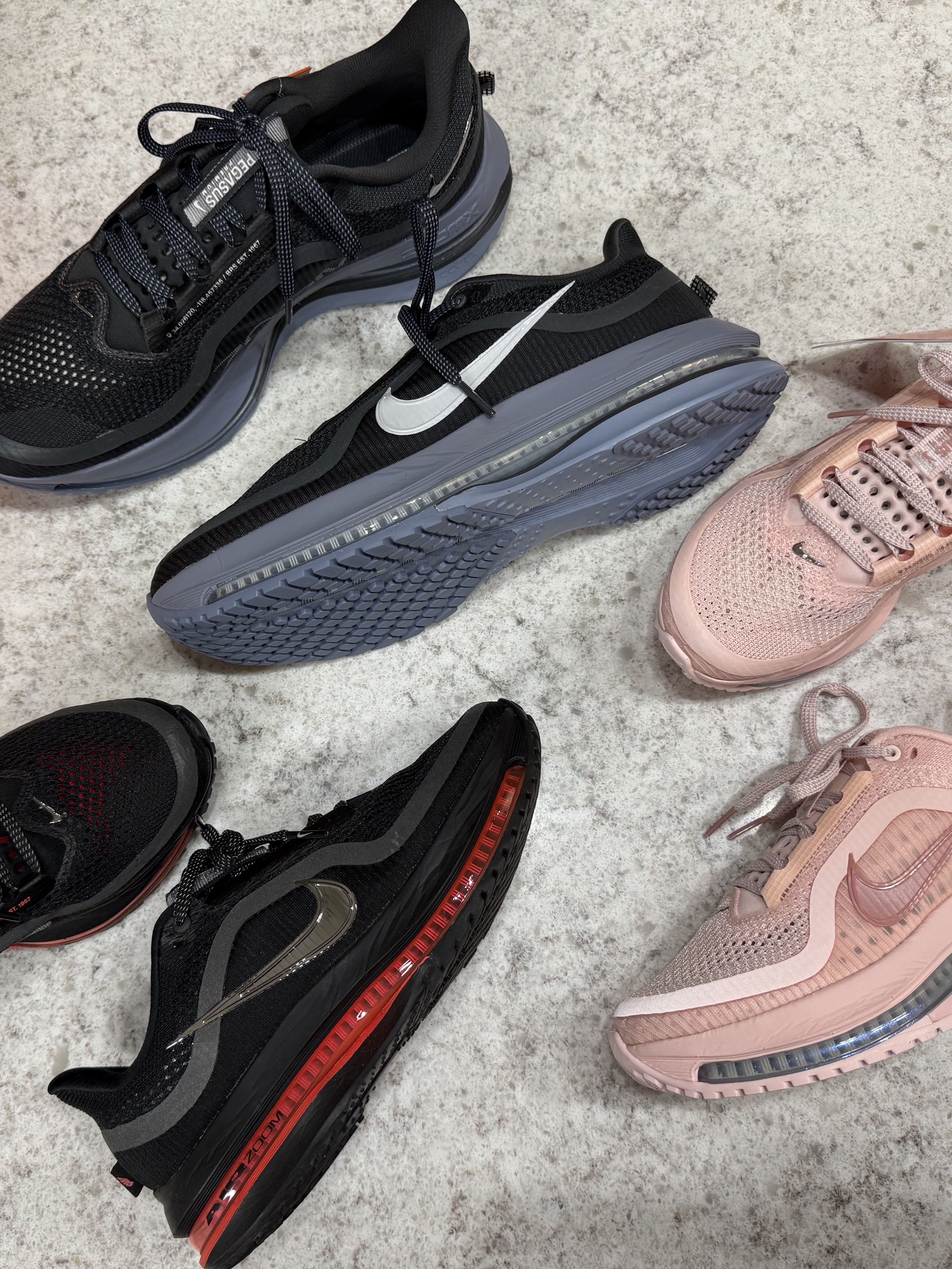 Nike Pegasus Premium Anthracite Ashen Slate, Nike Pegasus Premium Black Bright Crimson 착용 스타일 - 2