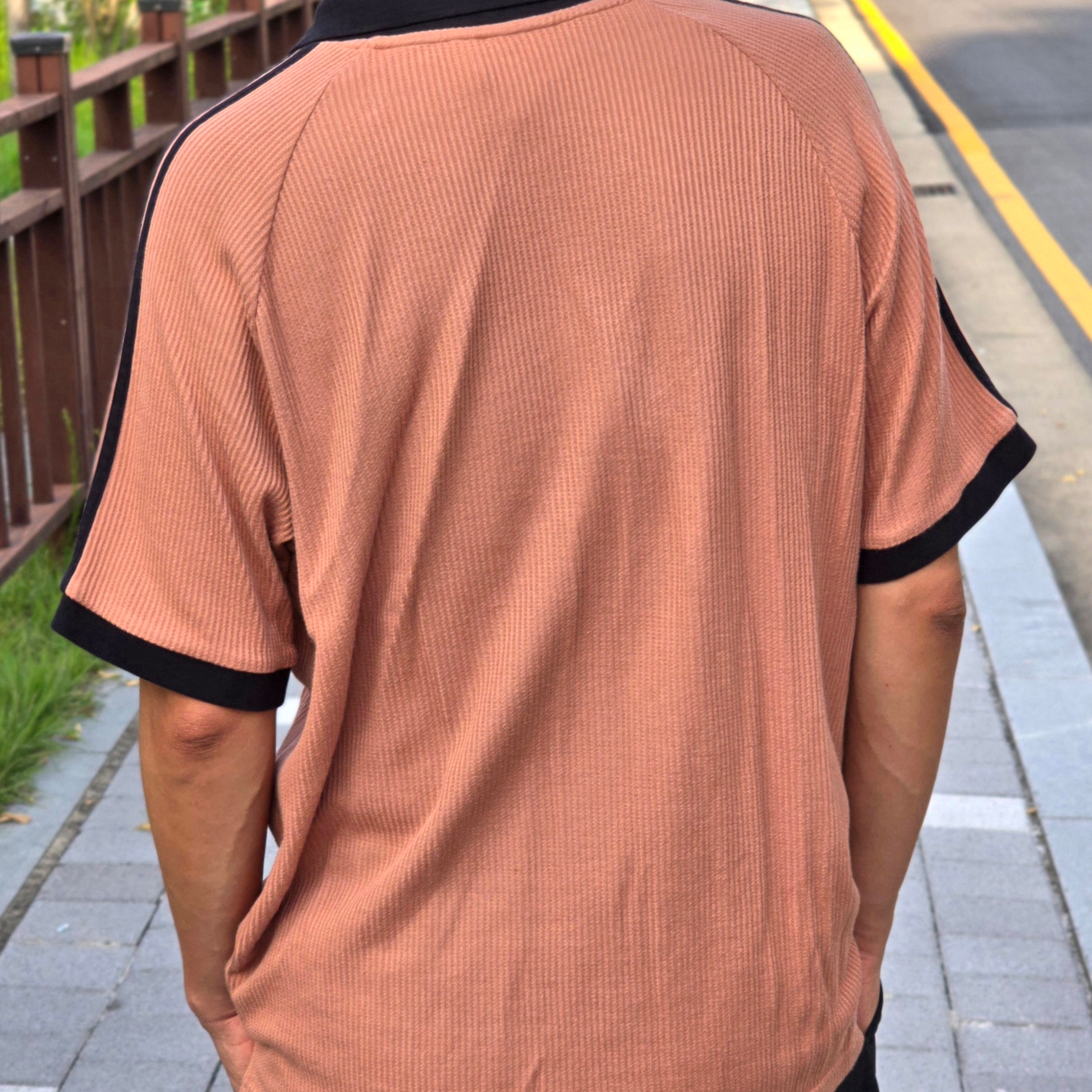 Adidas Adicolor Classics Waffle Polo Shirt Clay Strata - KR Sizing, Adidas Adicolor Classics Waffle Polo Shirt Clay Strata - US Sizing 착용 스타일 - 2