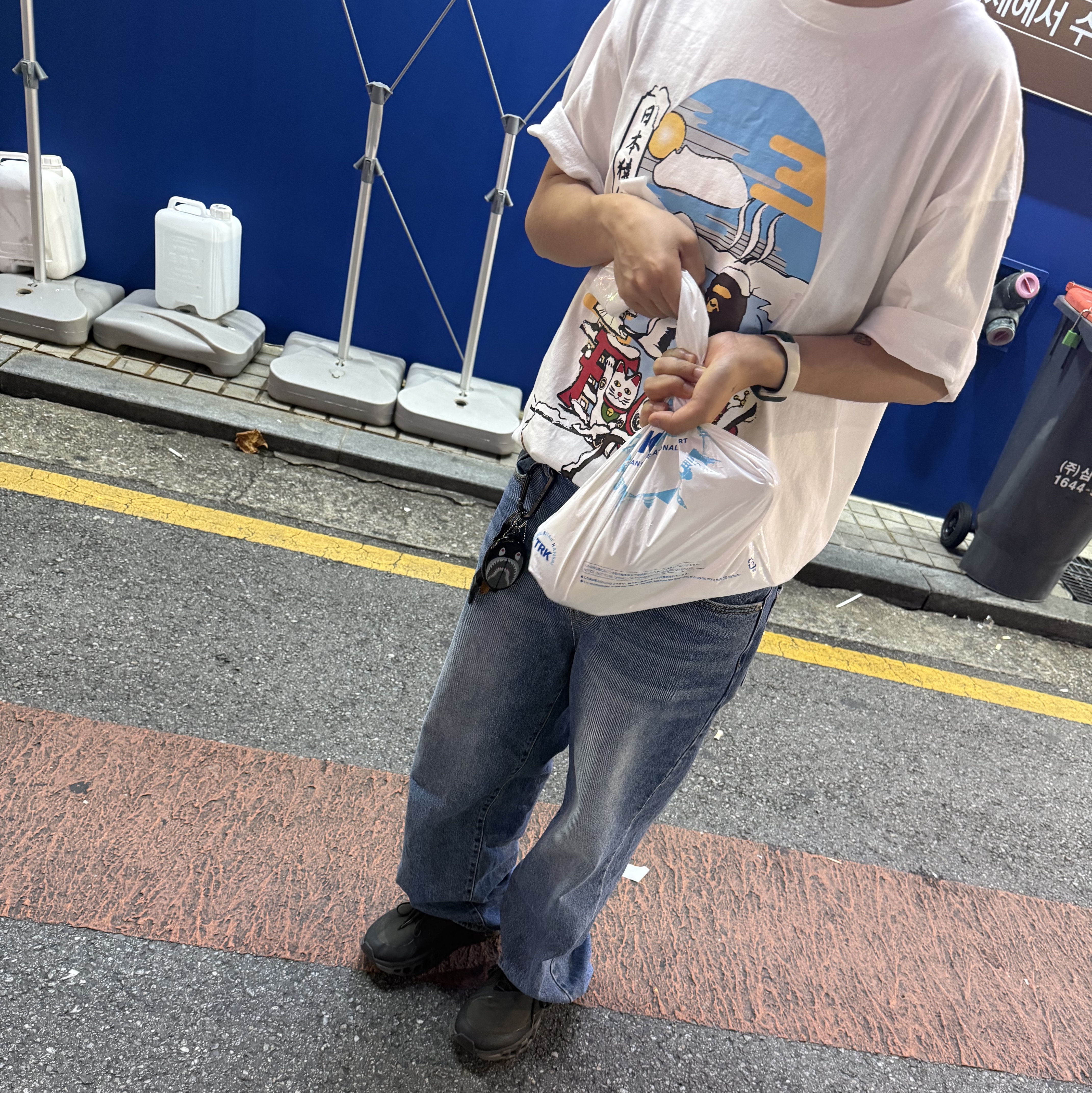 (W) On Running x Post Archive Faction (Paf) Cloudmonster 2 Thorn Brown, BAPE Japan Culture Ape Head T-Shirt White 착용 스타일 - 1