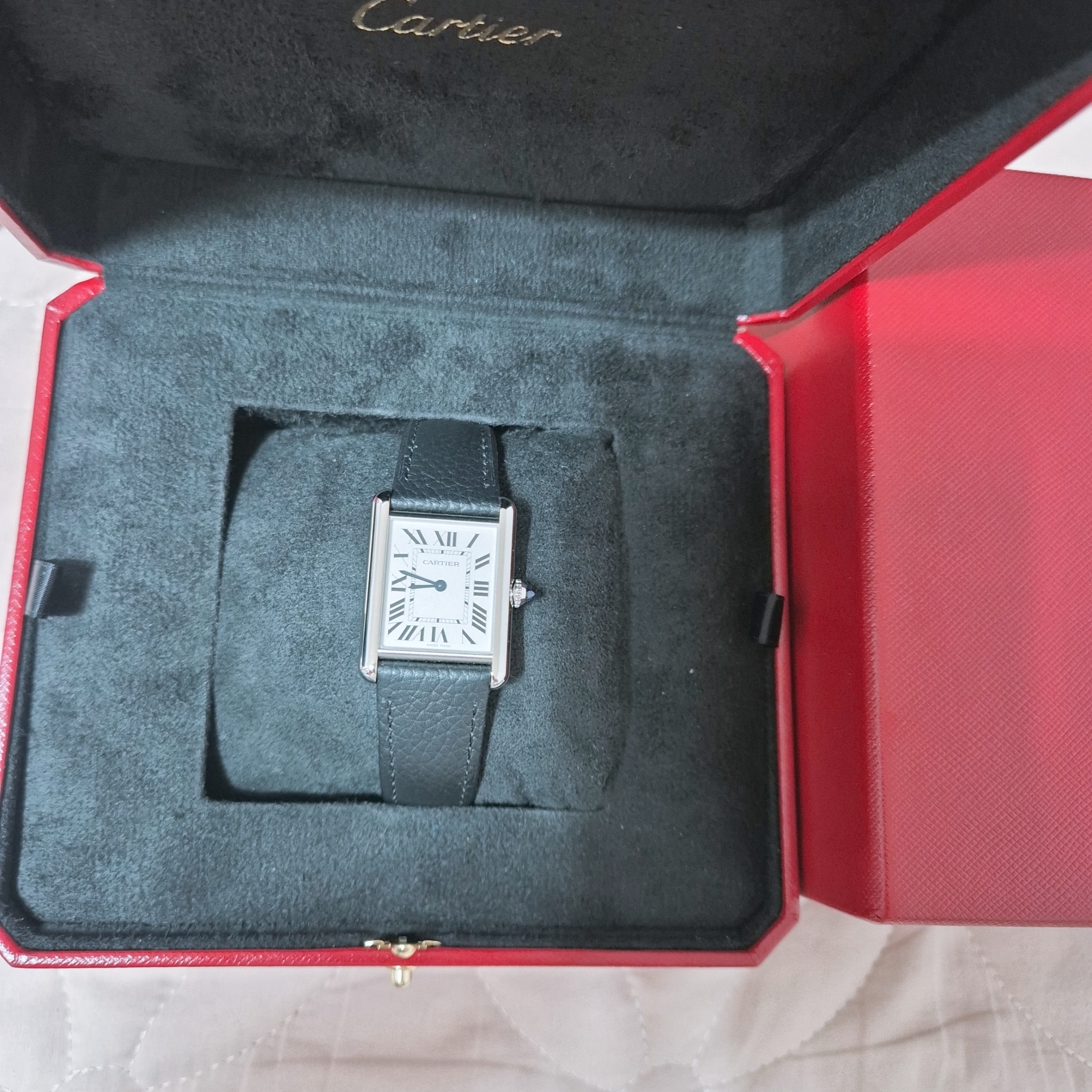 Cartier Tank Must Watch Large Quartz Steel Calfskin Black 착용 스타일 - 1