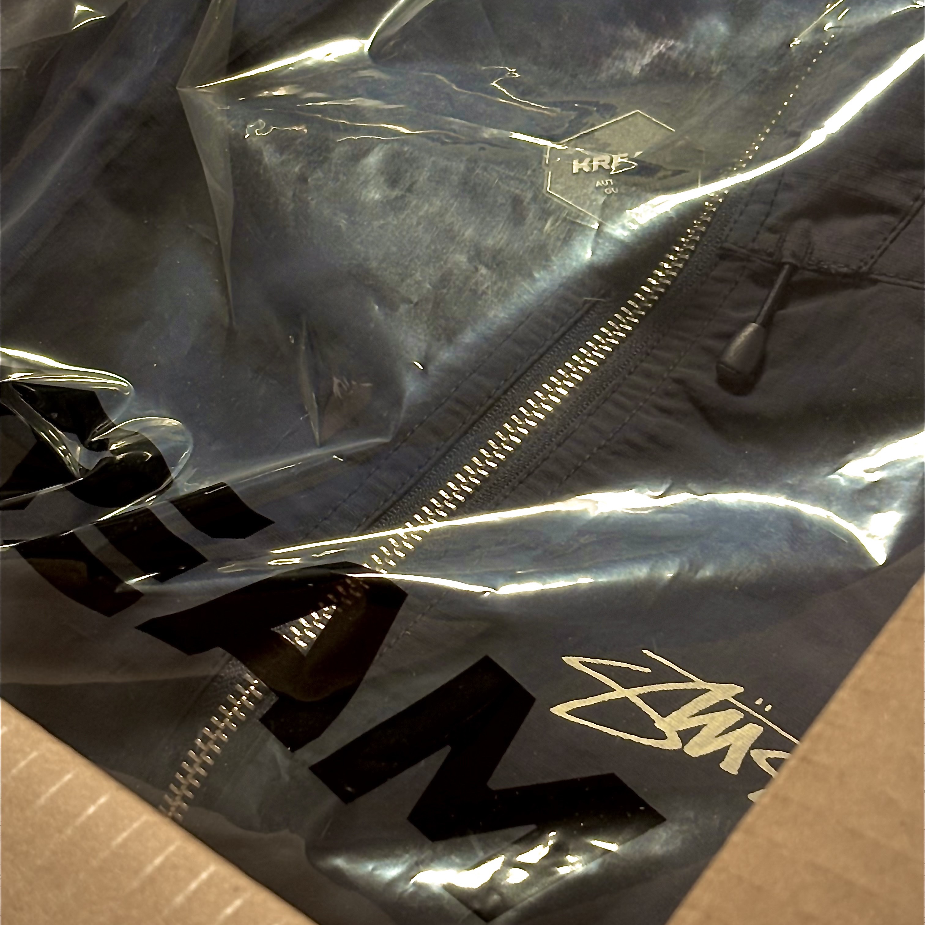 Stussy Wave Dye Beach Shell Jacket Navy 착용 스타일 - 2