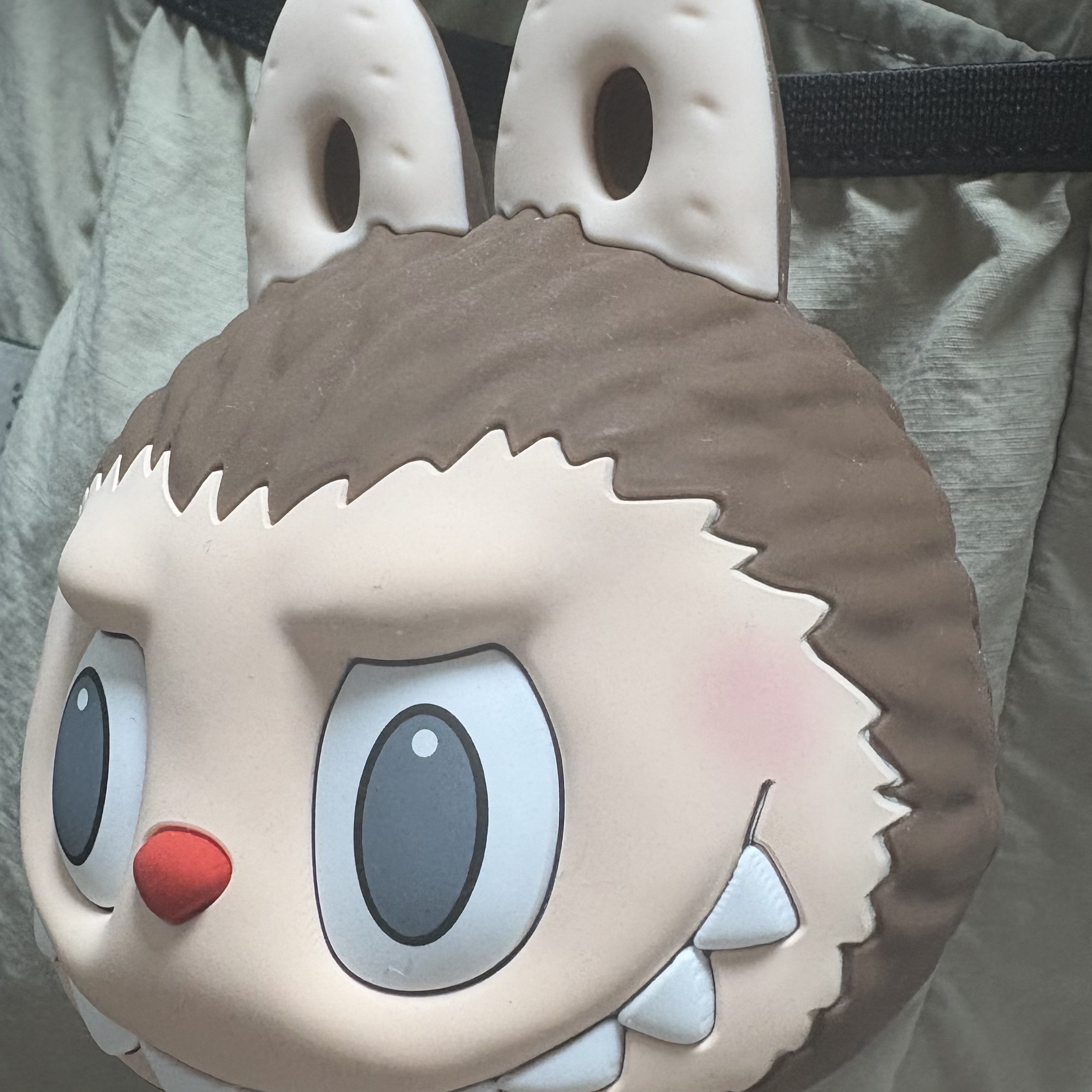 Pop Mart Labubu Original Silicone Earphone Bag Brown 착용 스타일