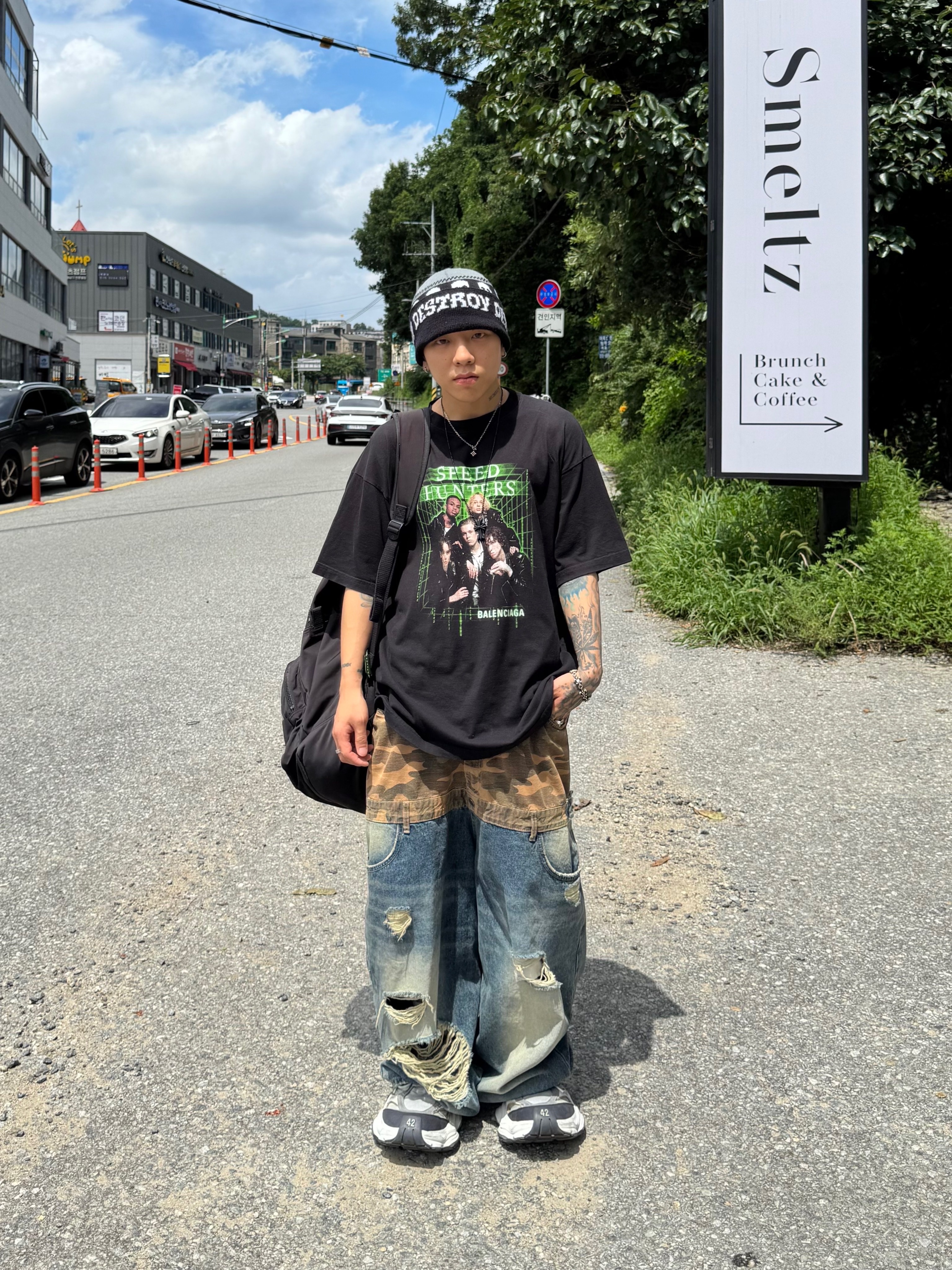 Balenciaga Cargo Sneakers White Grey, Converse x Drkshdw Oversized Backpack Black 착용 스타일 - 7