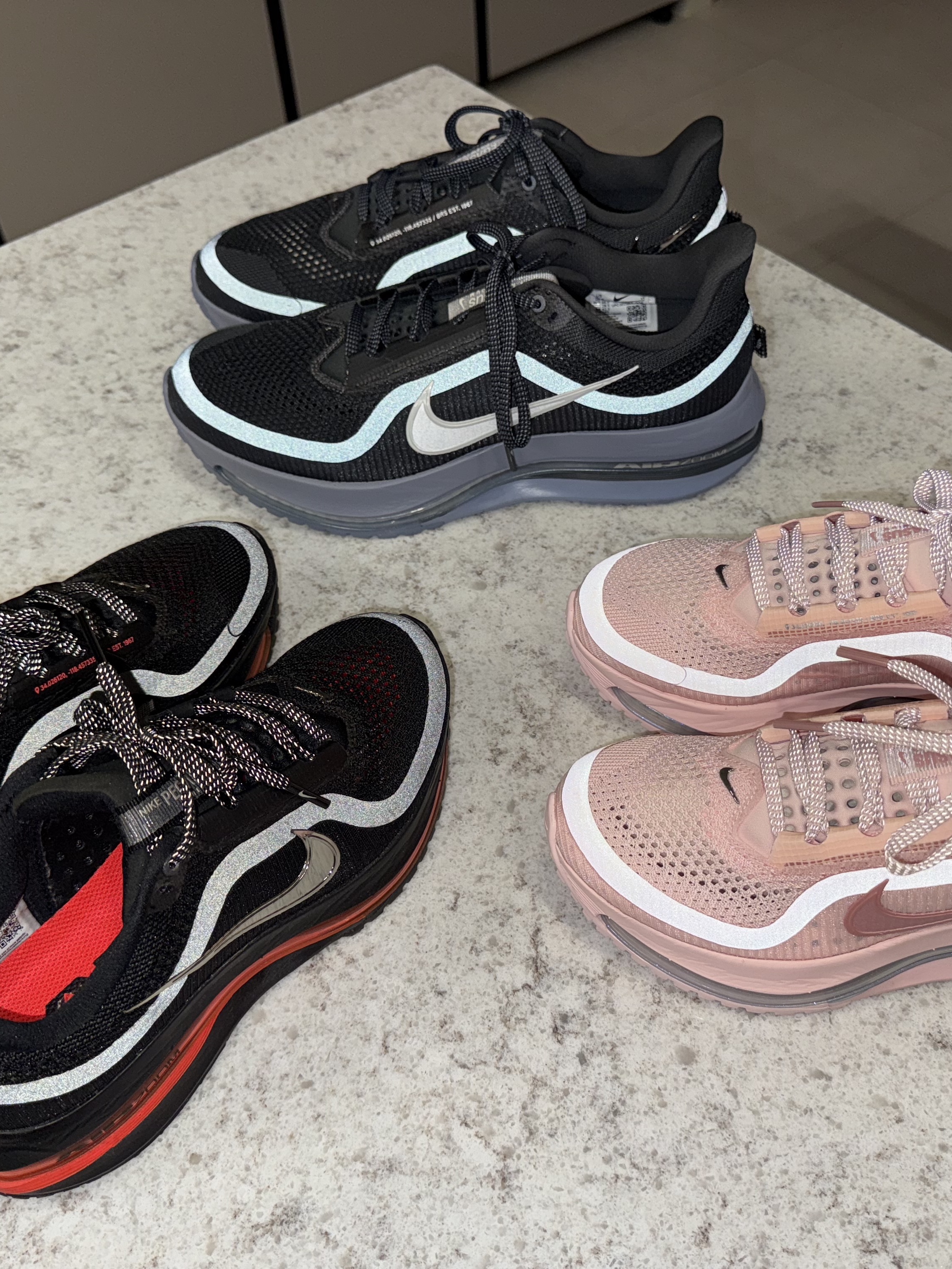 Nike Pegasus Premium Anthracite Ashen Slate, Nike Pegasus Premium Black Bright Crimson 착용 스타일 - 8