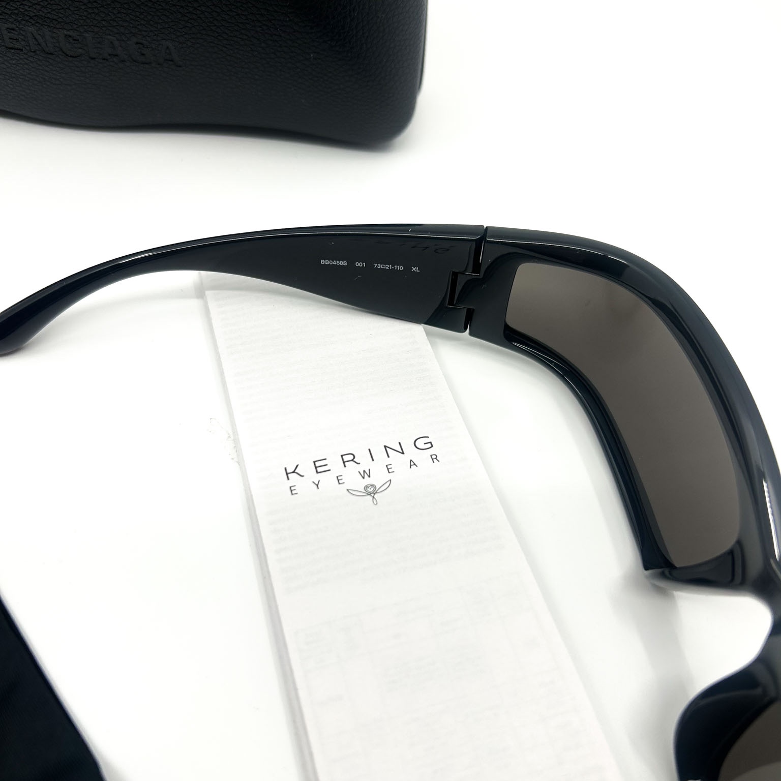 Balenciaga Sunset Rectangle Sunglasses Black 착용 스타일 - 4