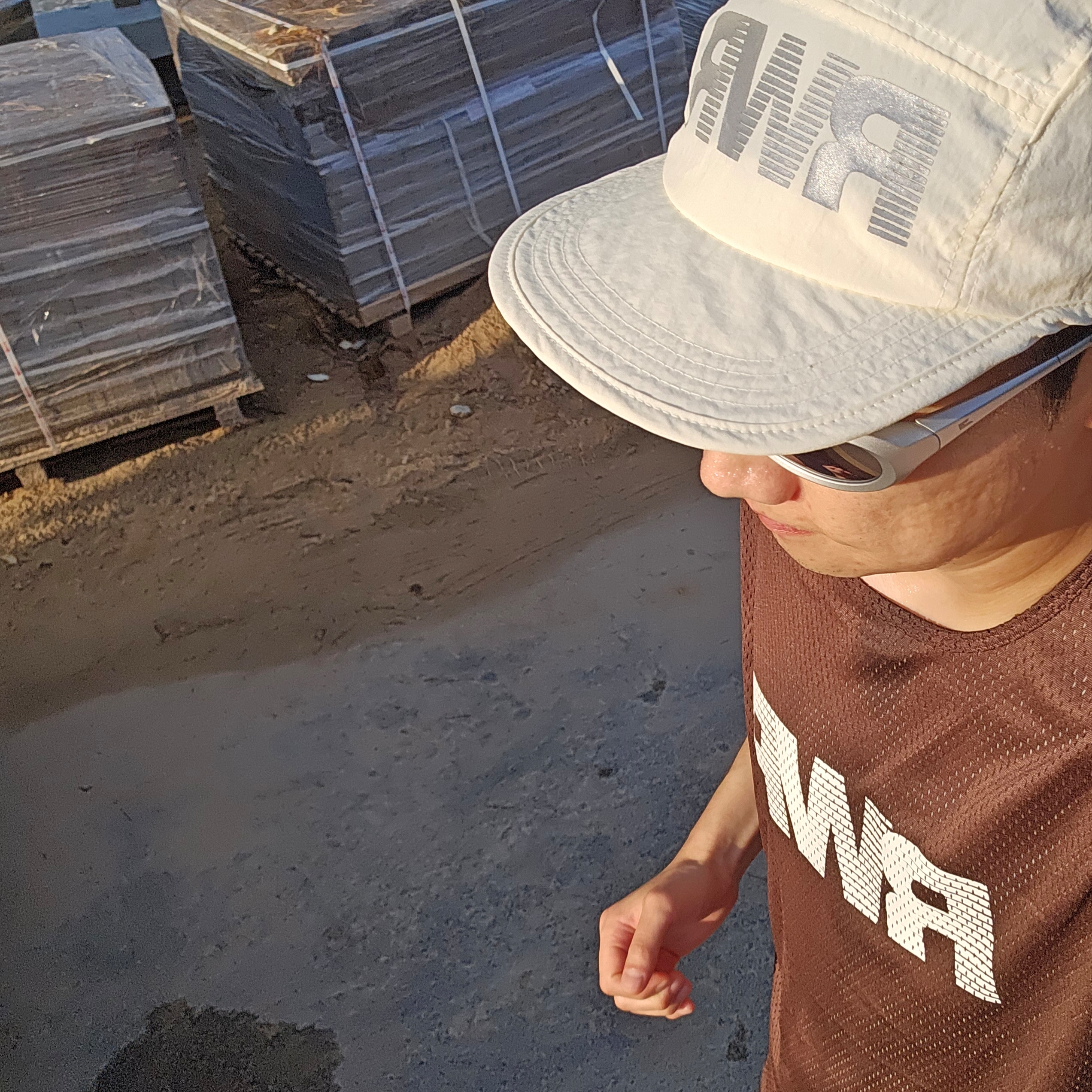 [KREAM 단독] runwhither Singlet Brown, [KREAM 단독] runwhither Trail Cap Cream 착용 스타일 - 1
