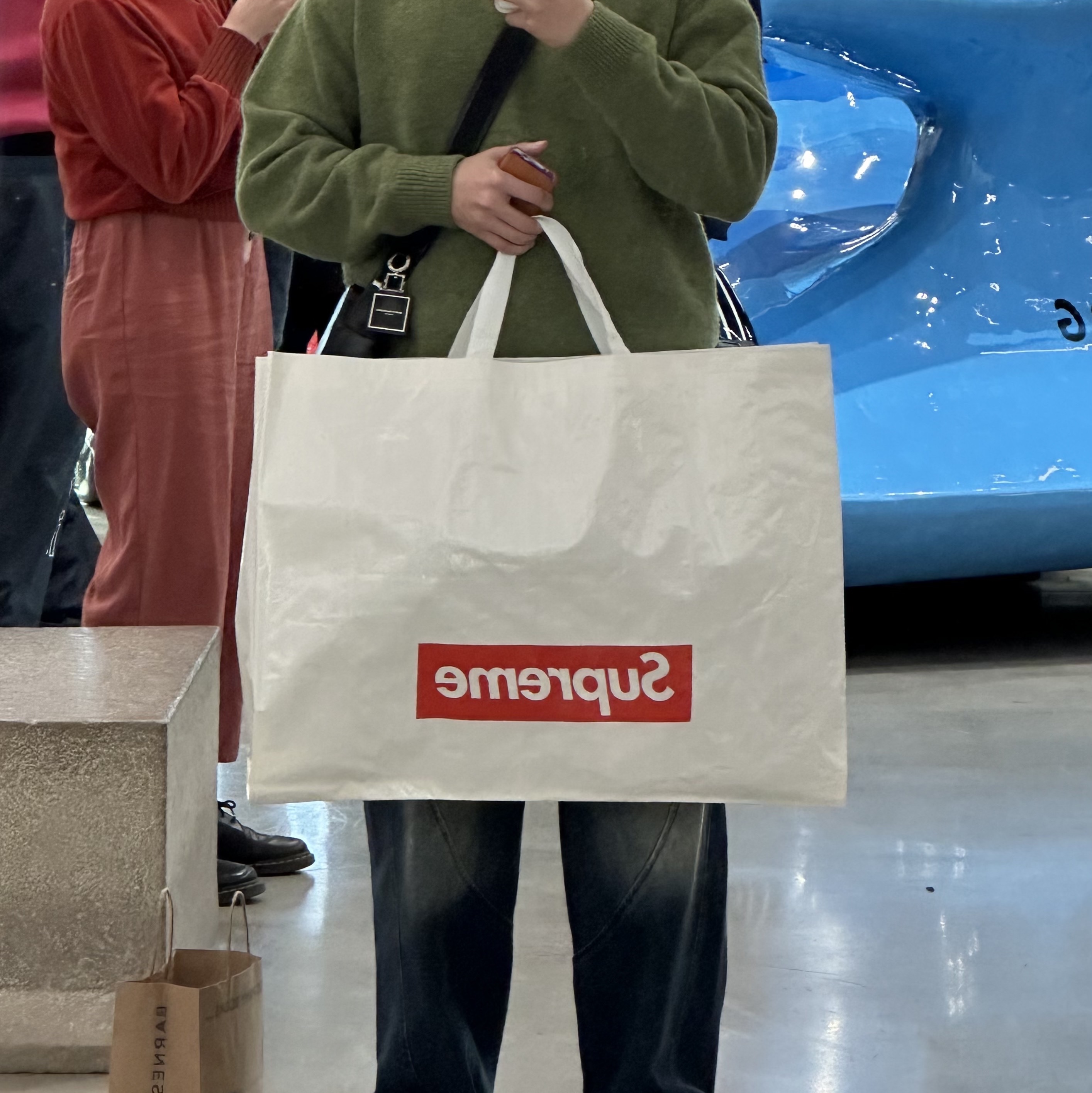 Supreme Duffle Bag Black - 24FW 착용 스타일 - 3