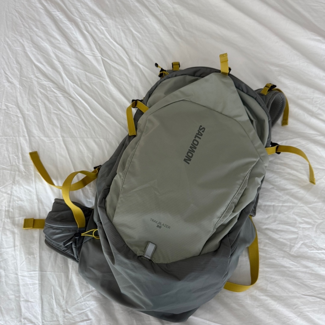 Salomon Trailblazer 30 Grey Khaki 착용 스타일 - 4