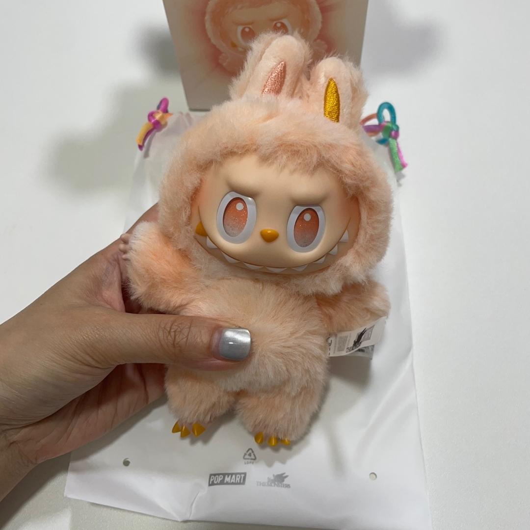 Pop Mart Labubu The Monsters Highlight Series Sealed Case (1 Blind Box) 착용 스타일