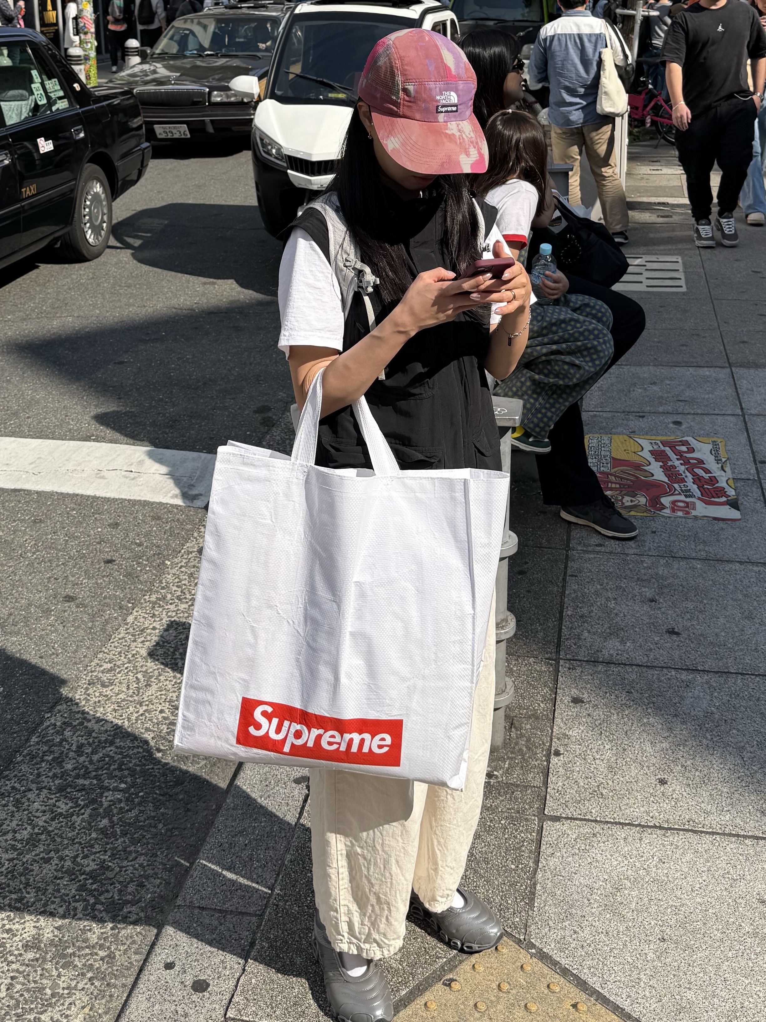 Montbell Versalite Pack 20 Backpack Ice White, Supreme x The North Face Sunshield Camp Cap Multi-Color - 20SS 착용 스타일 - 2