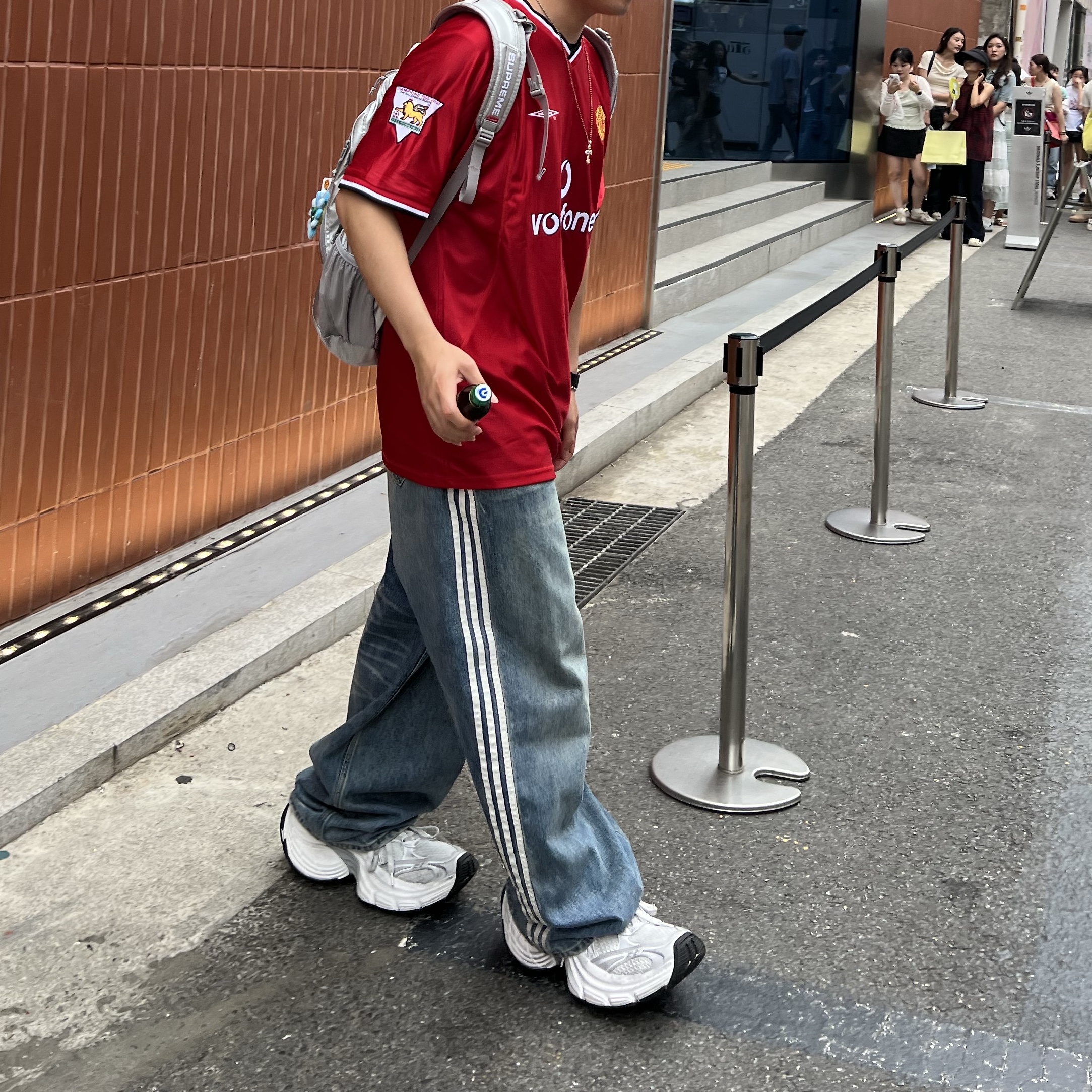 Supreme Backpack Silver - 22FW, Balenciaga x Adidas Large Baggy Trousers Blue 착용 스타일 - 2
