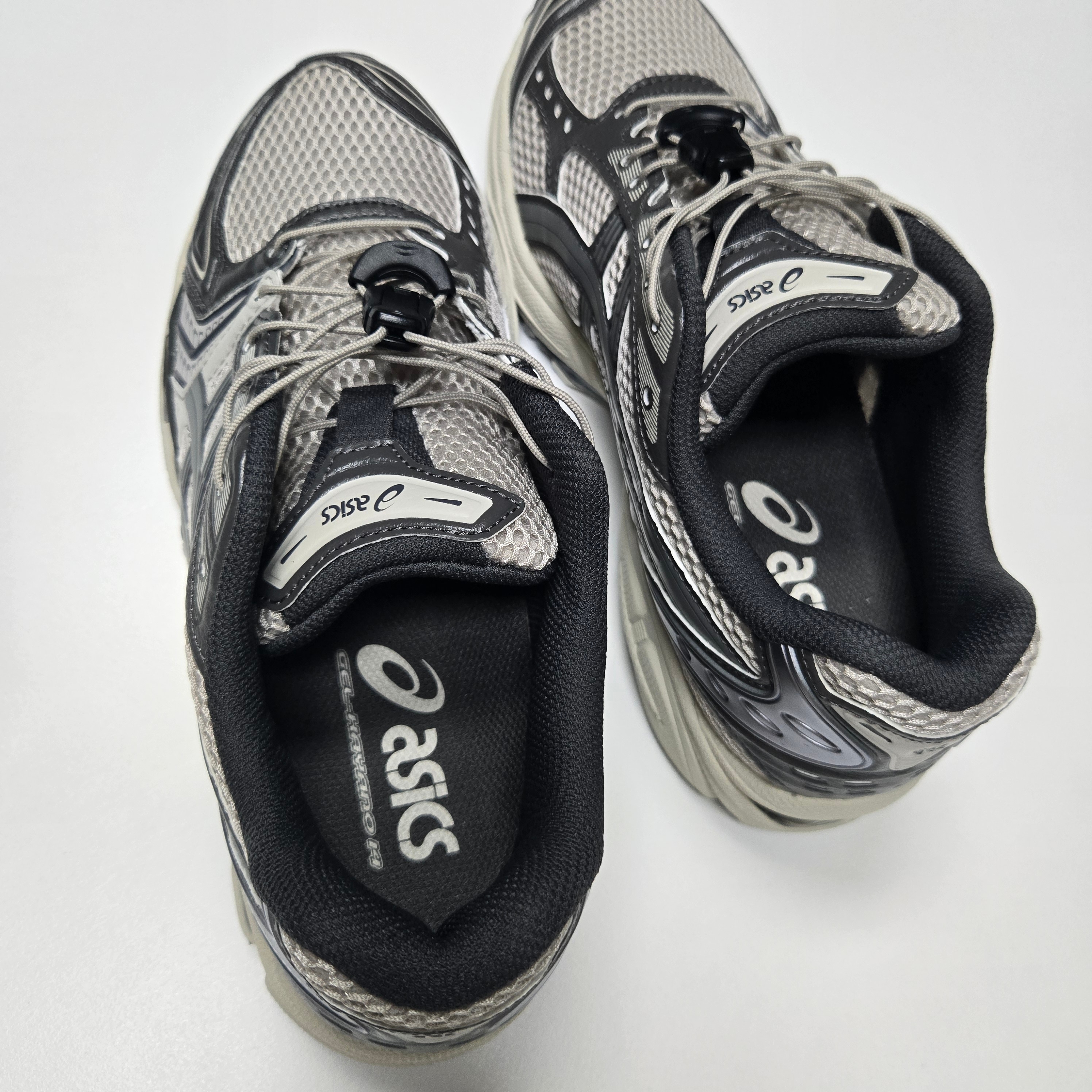 Asics Unlimited Gel-Kayano 14 Oyster Grey Clay Grey 착용 스타일 - 1