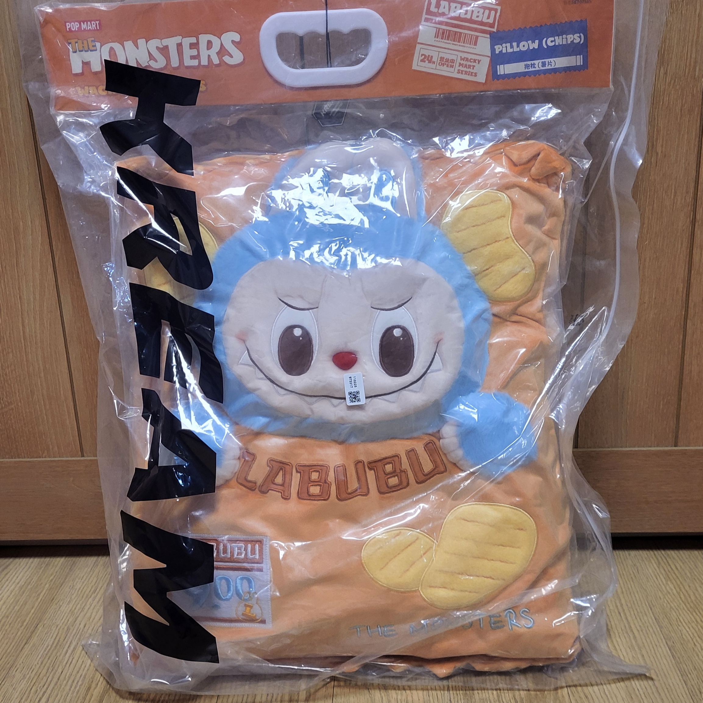 Pop Mart Labubu The Monsters Wacky Mart Series Chips Pillow 착용 스타일