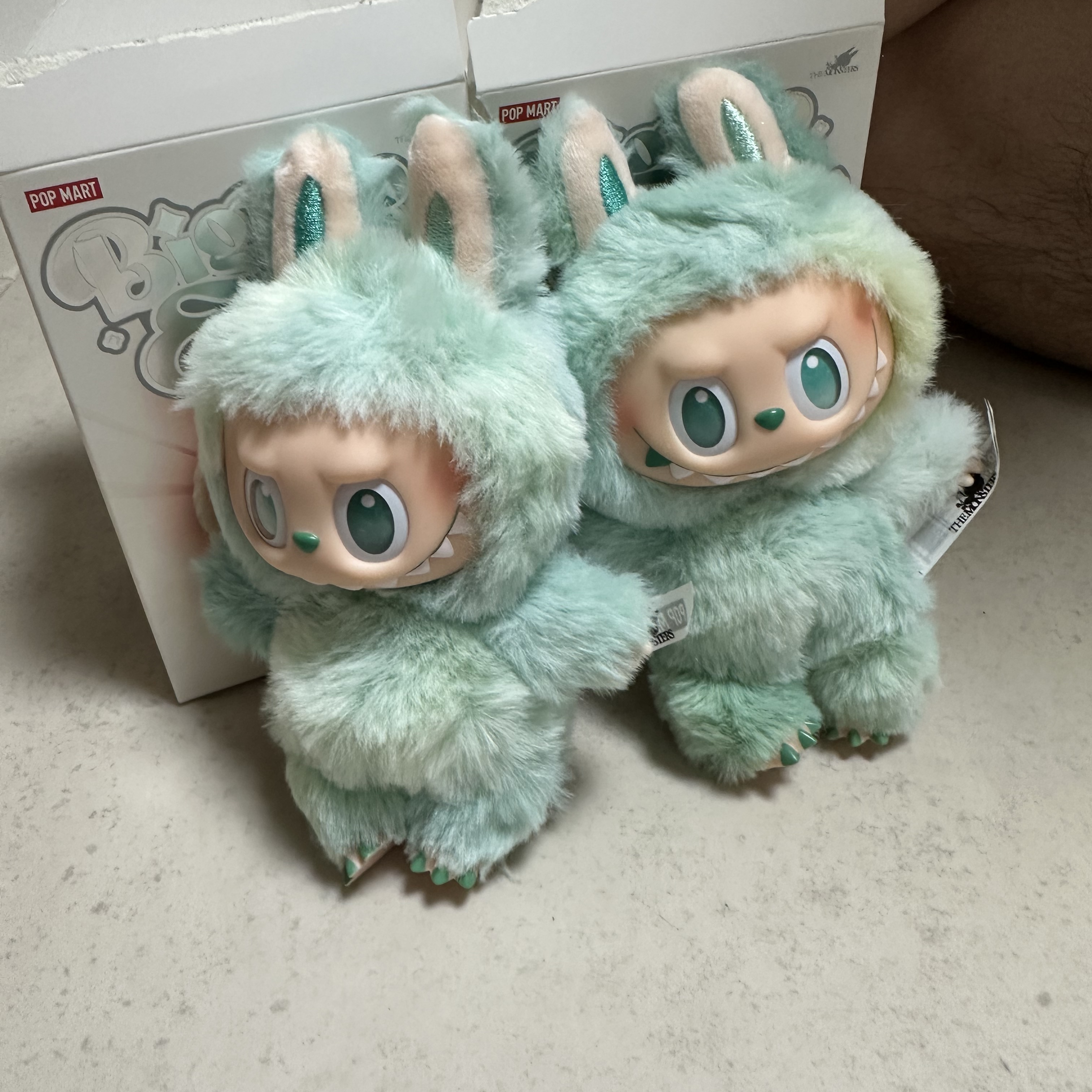 Pop Mart Labubu The Monsters Highlight Series Sealed Case (Bundle of 2/1 Blind Box) 착용 스타일 - 3