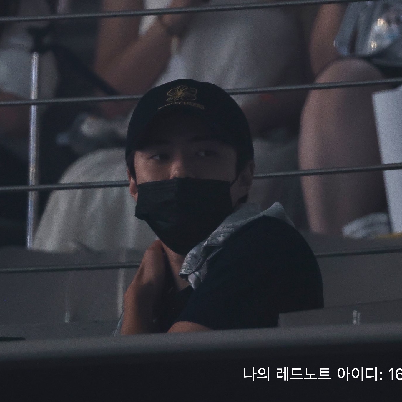 Threecheers Flower Logo Ballcap Black 착용 스타일 - 2