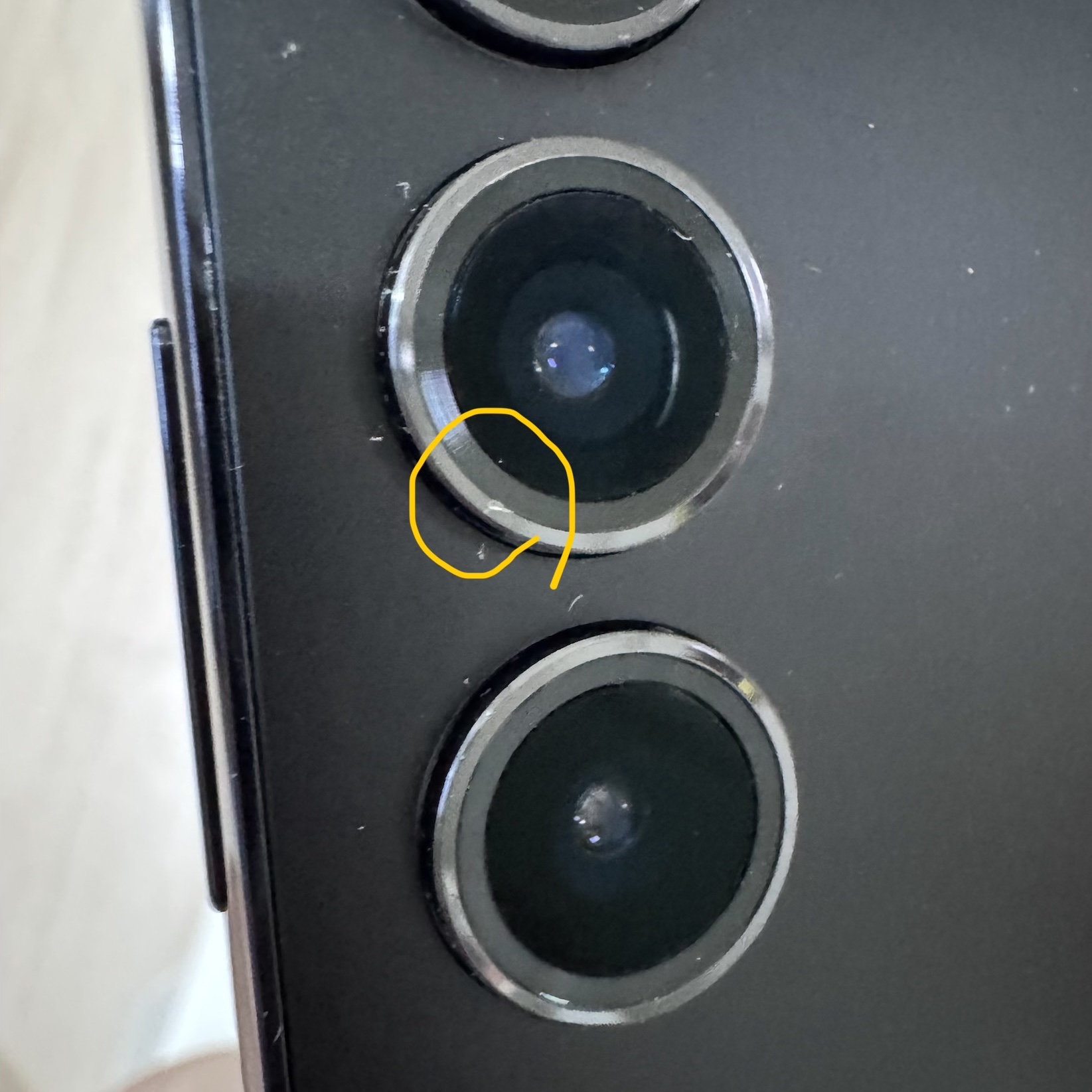 [S등급] Refurbished Galaxy S23+ 256GB Phantom Black 착용 스타일 - 3