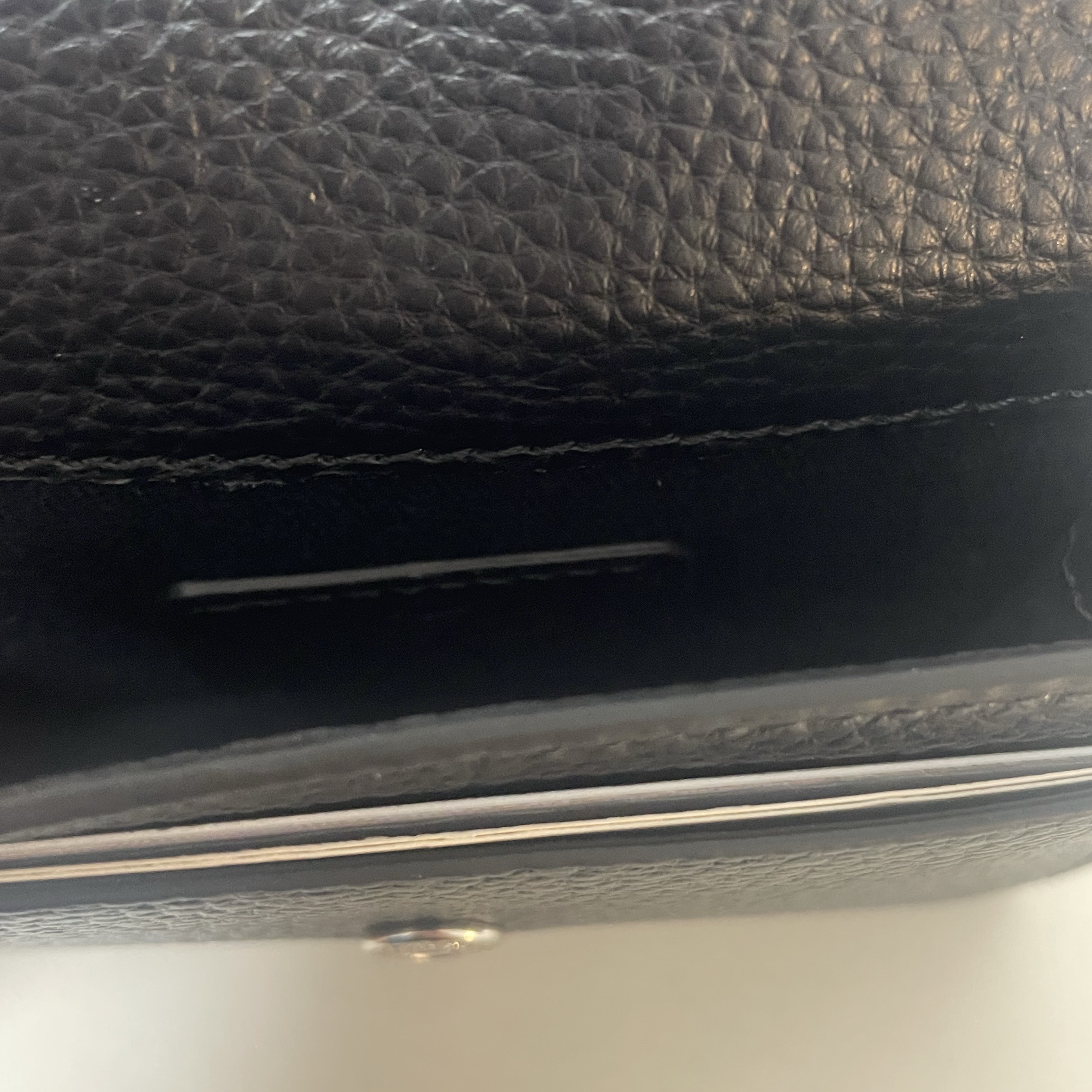 Vivienne Westwood Orb Plaque Folded Wallet Black 착용 스타일 - 2