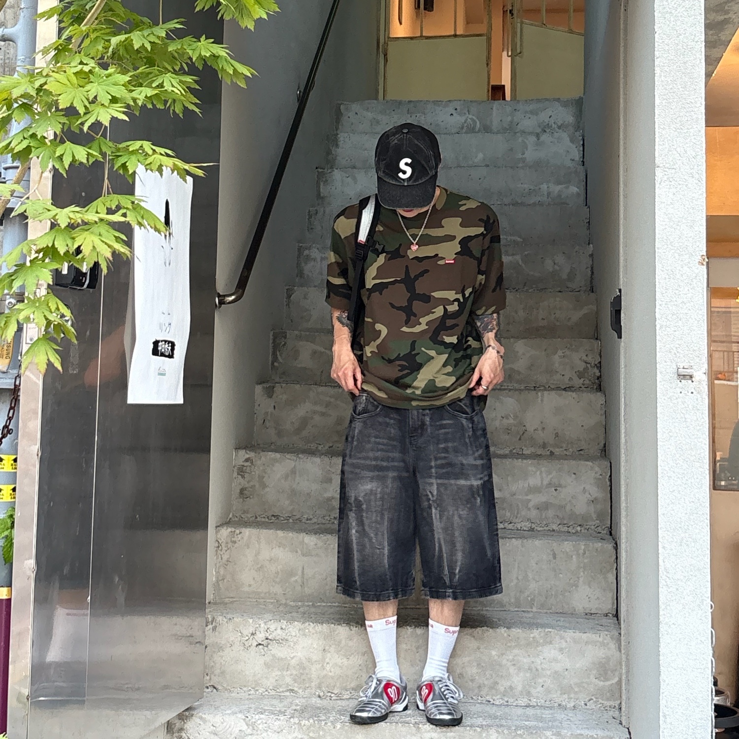 Supreme Pigment S Logo 6-Panel Black - 24FW, Human Made Heart Necklace Red 착용 스타일 - 1