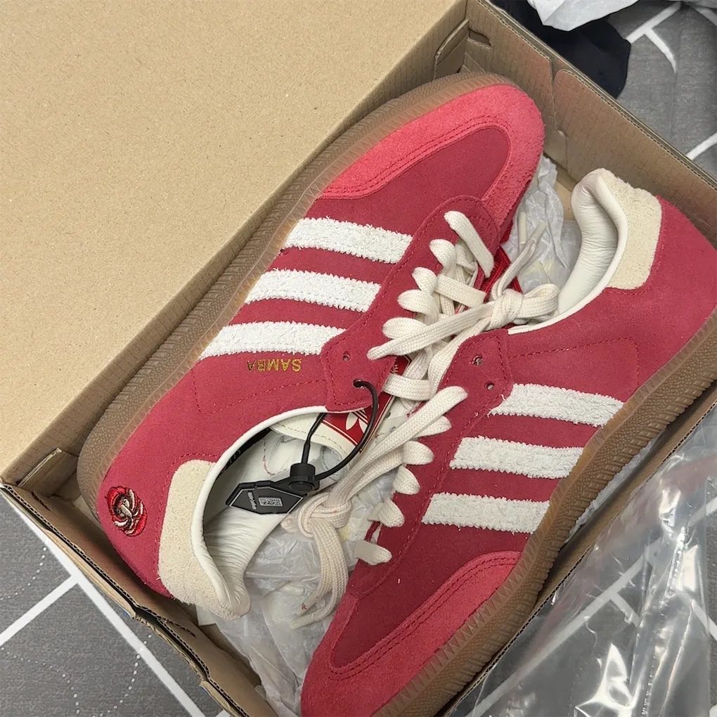 Adidas Samba OG Tal Better Scarlet Off White 착용 스타일 - 1