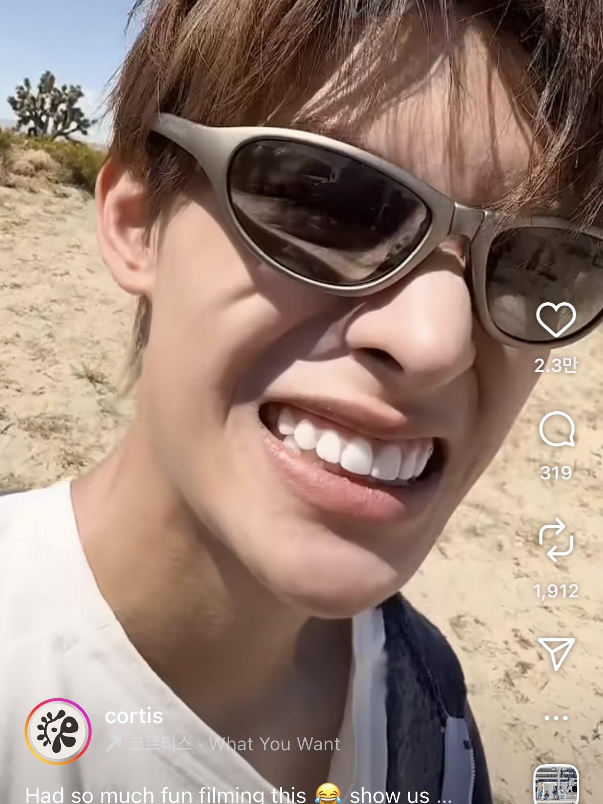 Montbell Trekking Glasses Silver Metallic Light Grey 착용 스타일