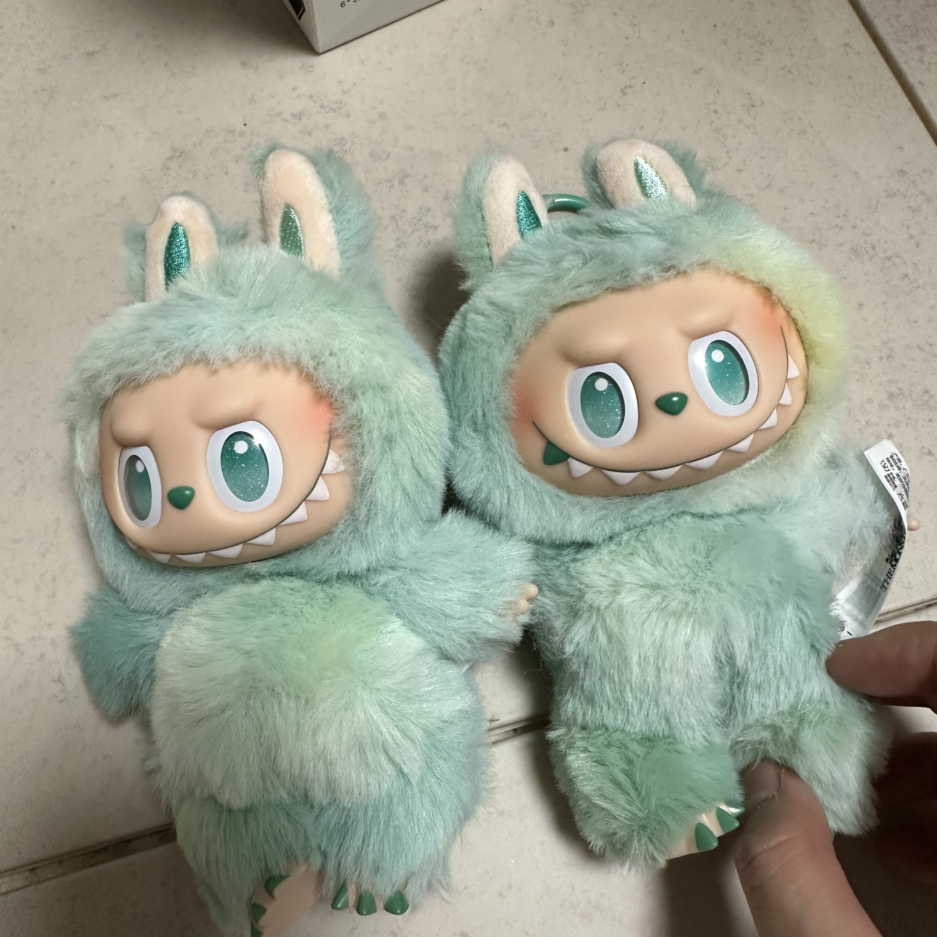 Pop Mart Labubu The Monsters Highlight Series Sealed Case (Bundle of 2/1 Blind Box) 착용 스타일 - 2