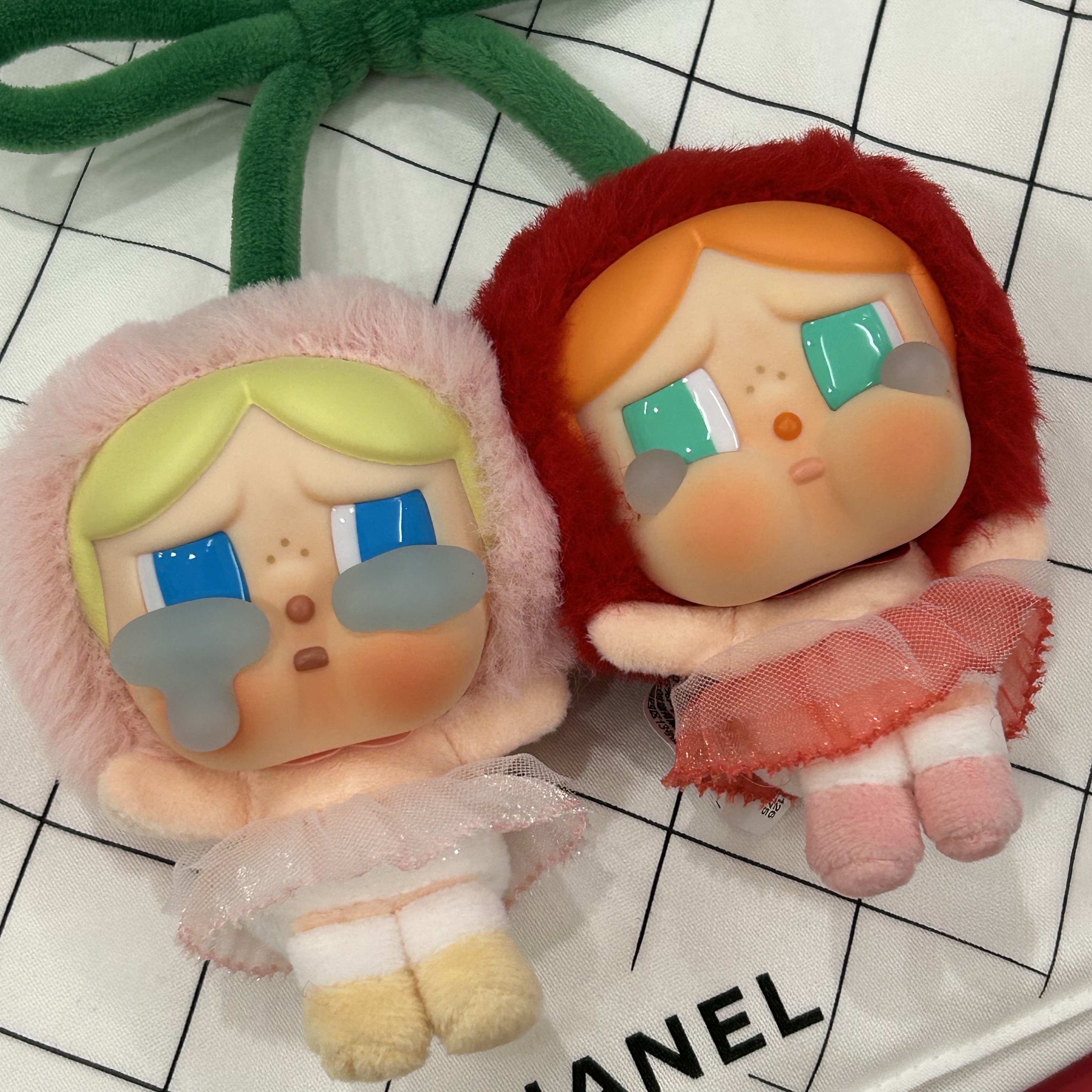 Pop Mart Crybaby Crying For Love Series Vinyl Plush, Chanel Classic Large Caviar Silver ์ฐฉ์ฉ ์คํ์ผ - 5