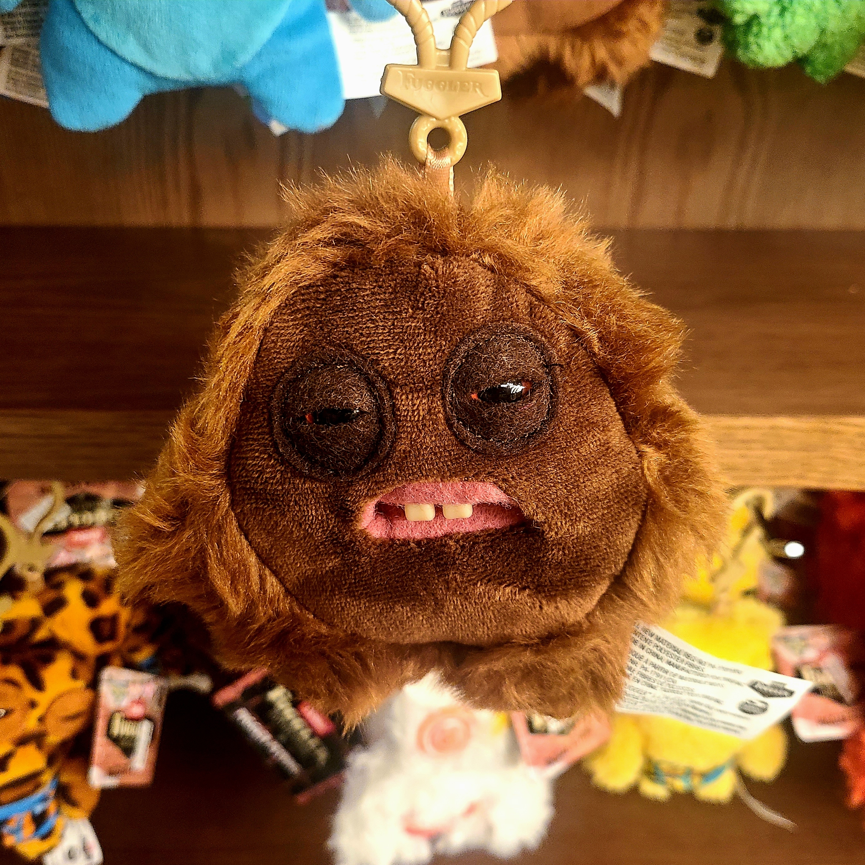 Fuggler Hedgy Grog Keyring Brown, Fuggler Reeko Grin Keyring Green 착용 스타일 - 1