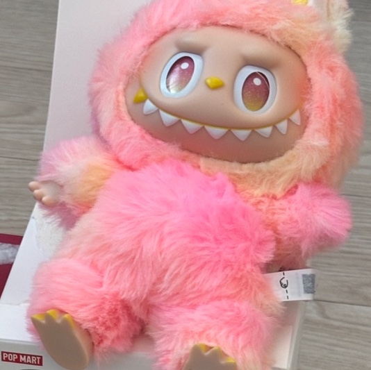 Pop Mart Labubu The Monsters Highlight Series Sealed Case (1 Blind Box) 착용 스타일