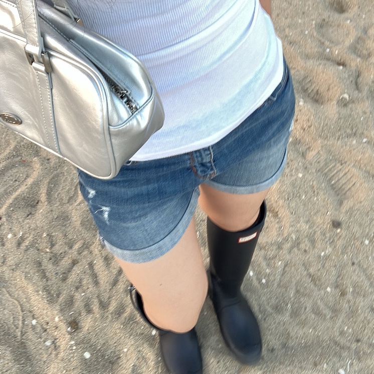 (W) Hunter Original Tall Rain Boots Navy 착용 스타일 - 2