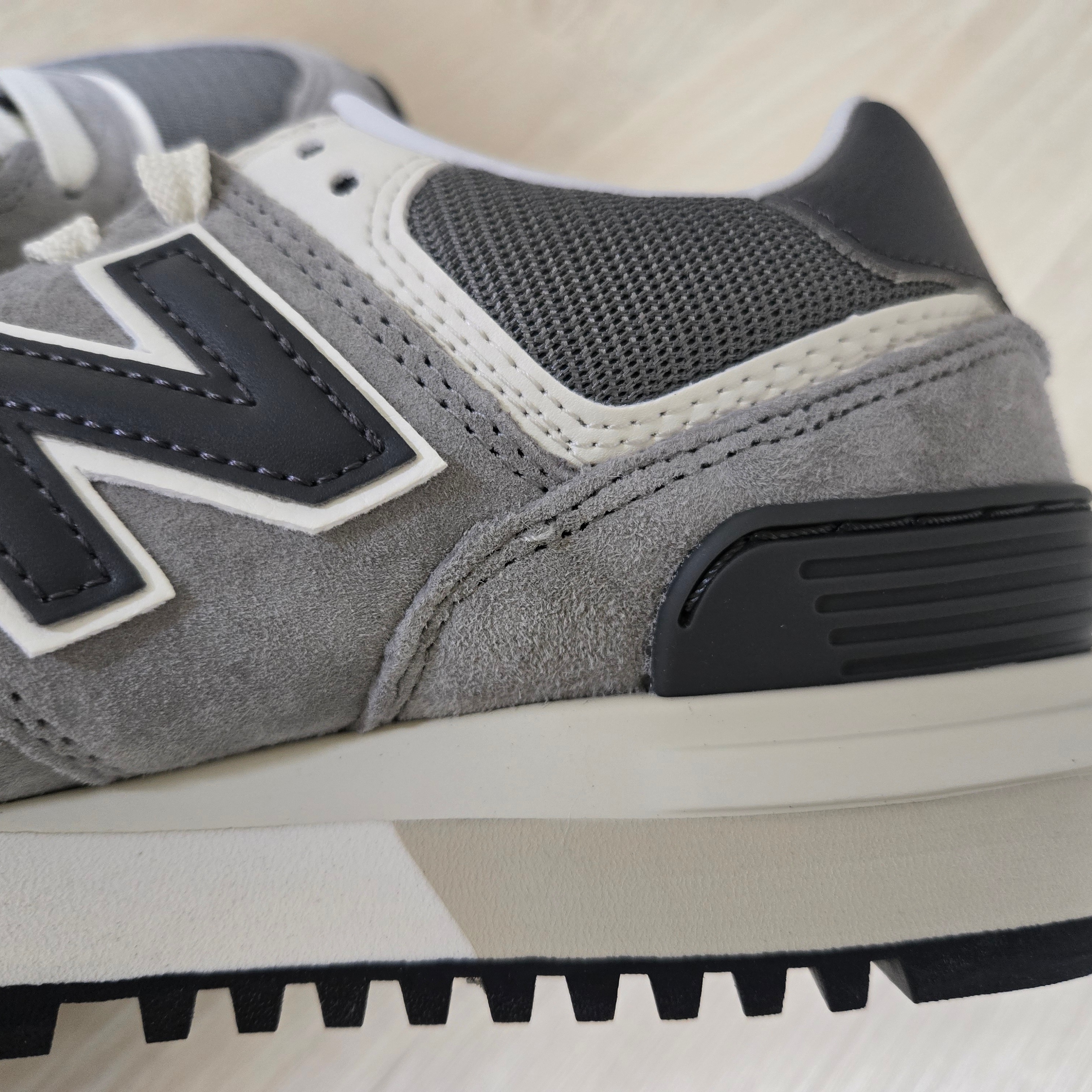 New Balance 574 Legacy Grey 착용 스타일 - 3