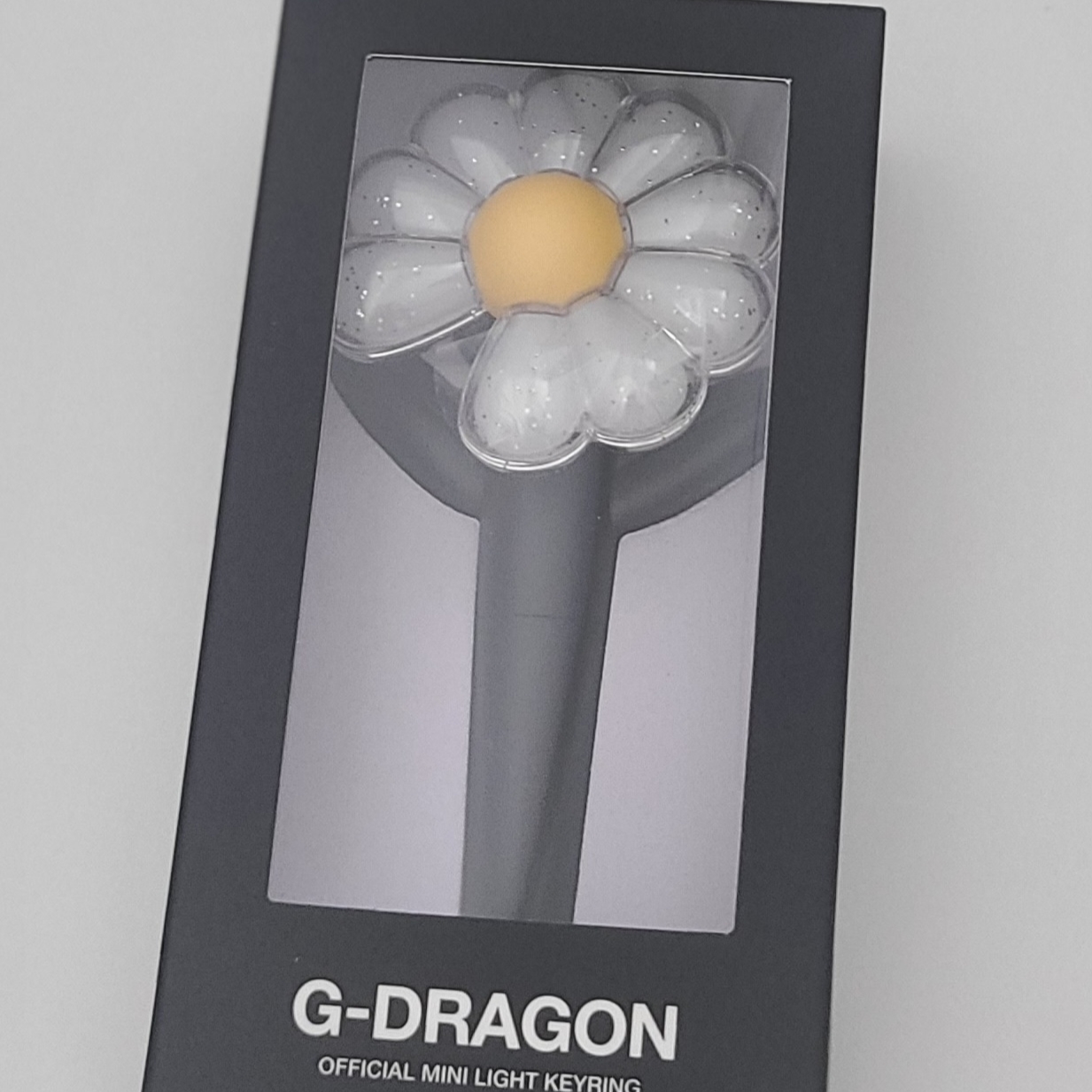 G-DRAGON Ubermensch Official Mini Light Keyring 착용 스타일