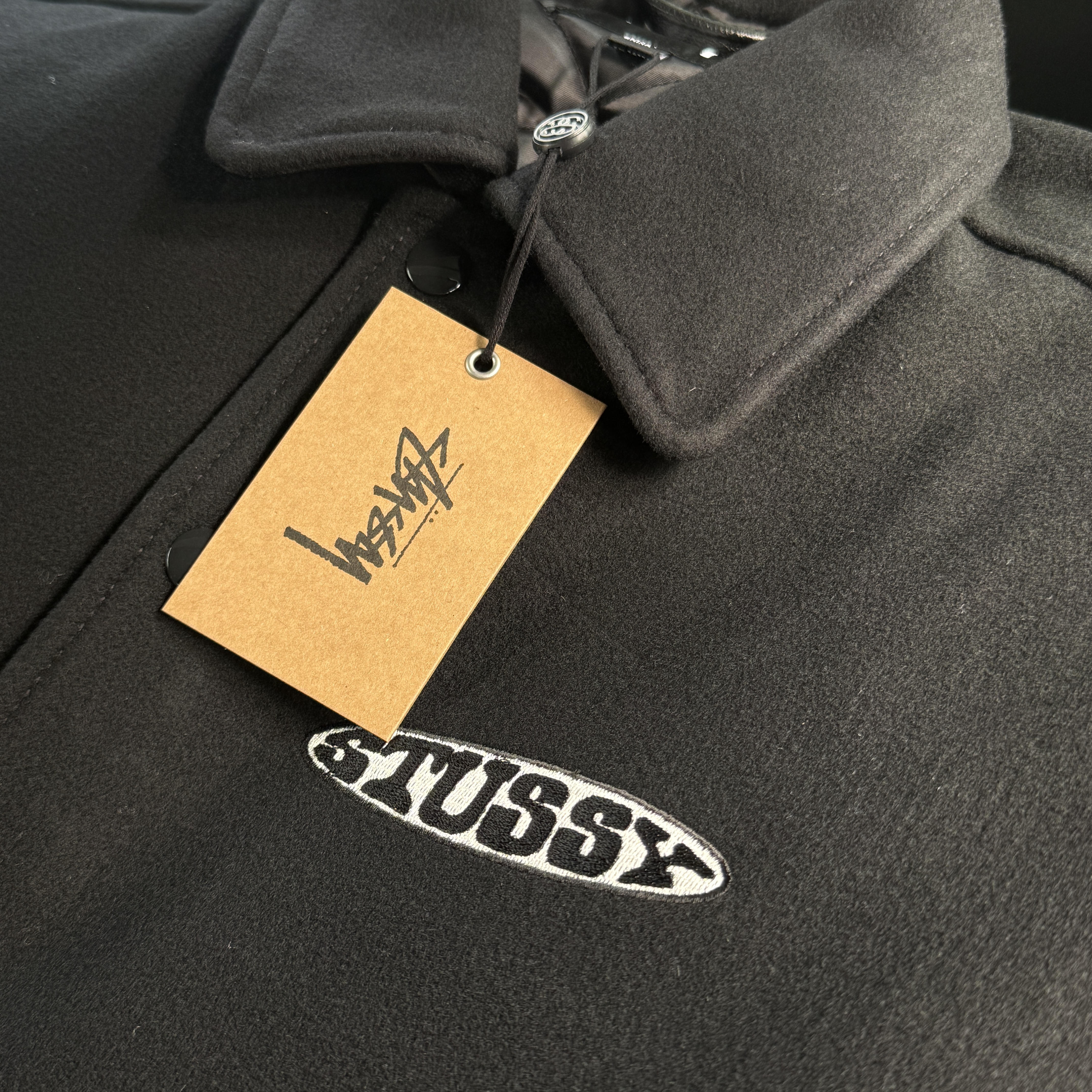 Stussy Globe Varsity Jacket Black 착용 스타일