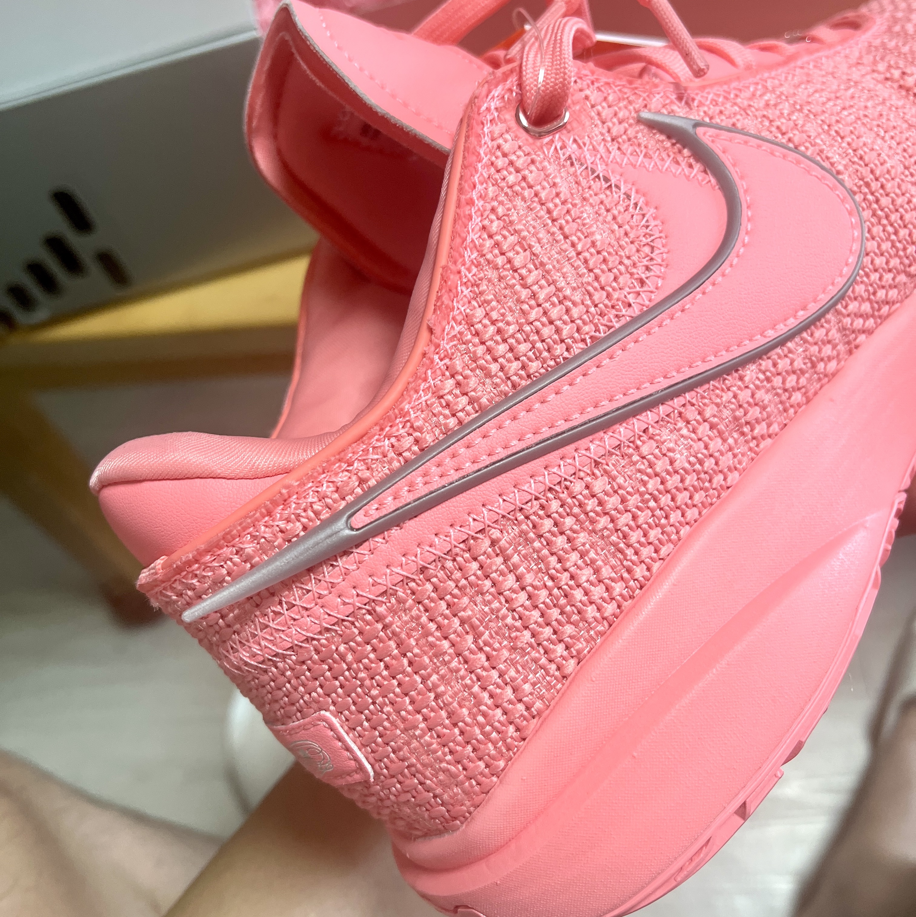 Nike LeBron XX EP Pink Gaze and Metallic Silver 착용 스타일 - 2