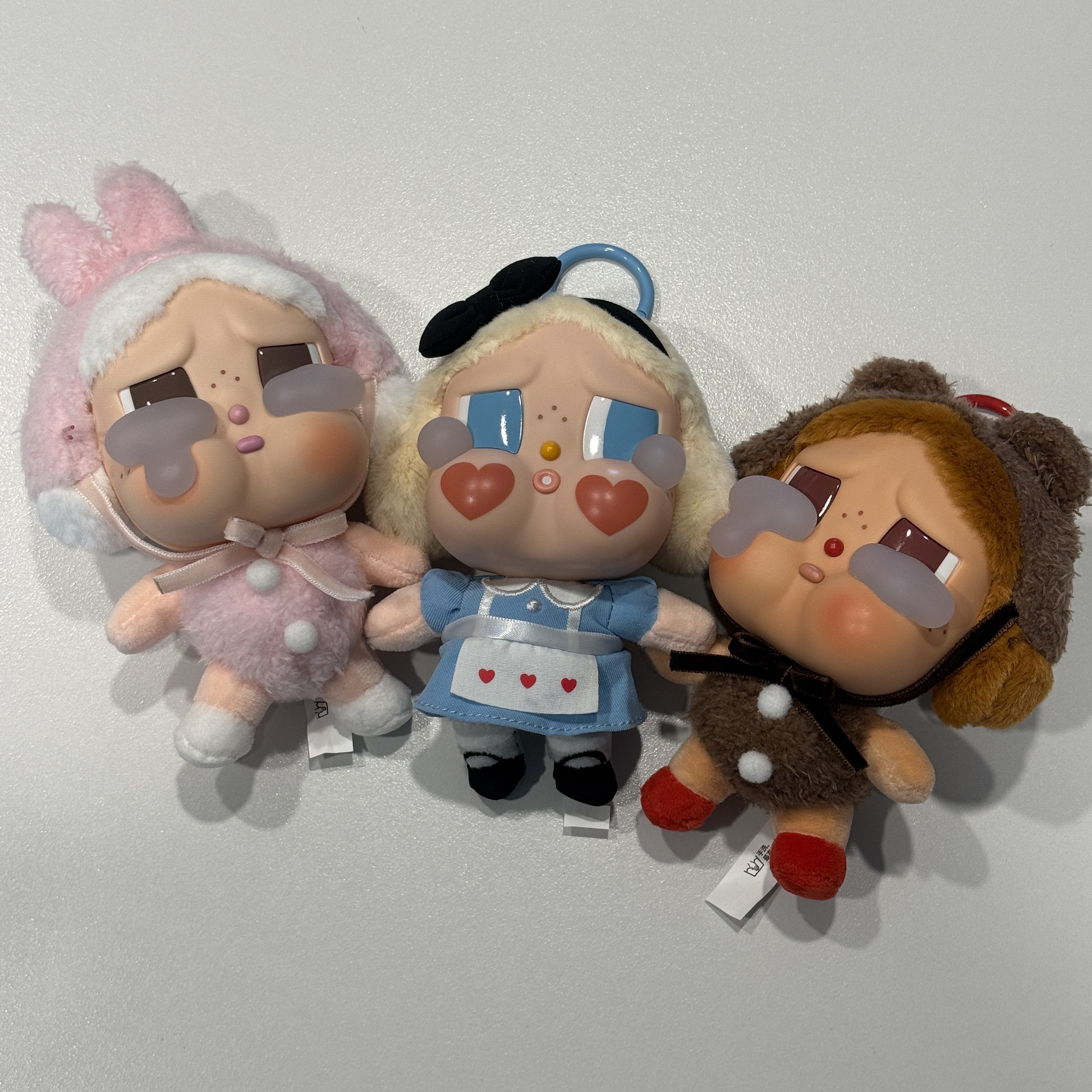 Pop Mart Crybaby Crying Again Series Plush Keyring Sealed Case (6 Blind Boxes), Pop Mart Crybaby Crying Again Series Plush Keyring She's Alice (Opened Case) 착용 스타일 - 2