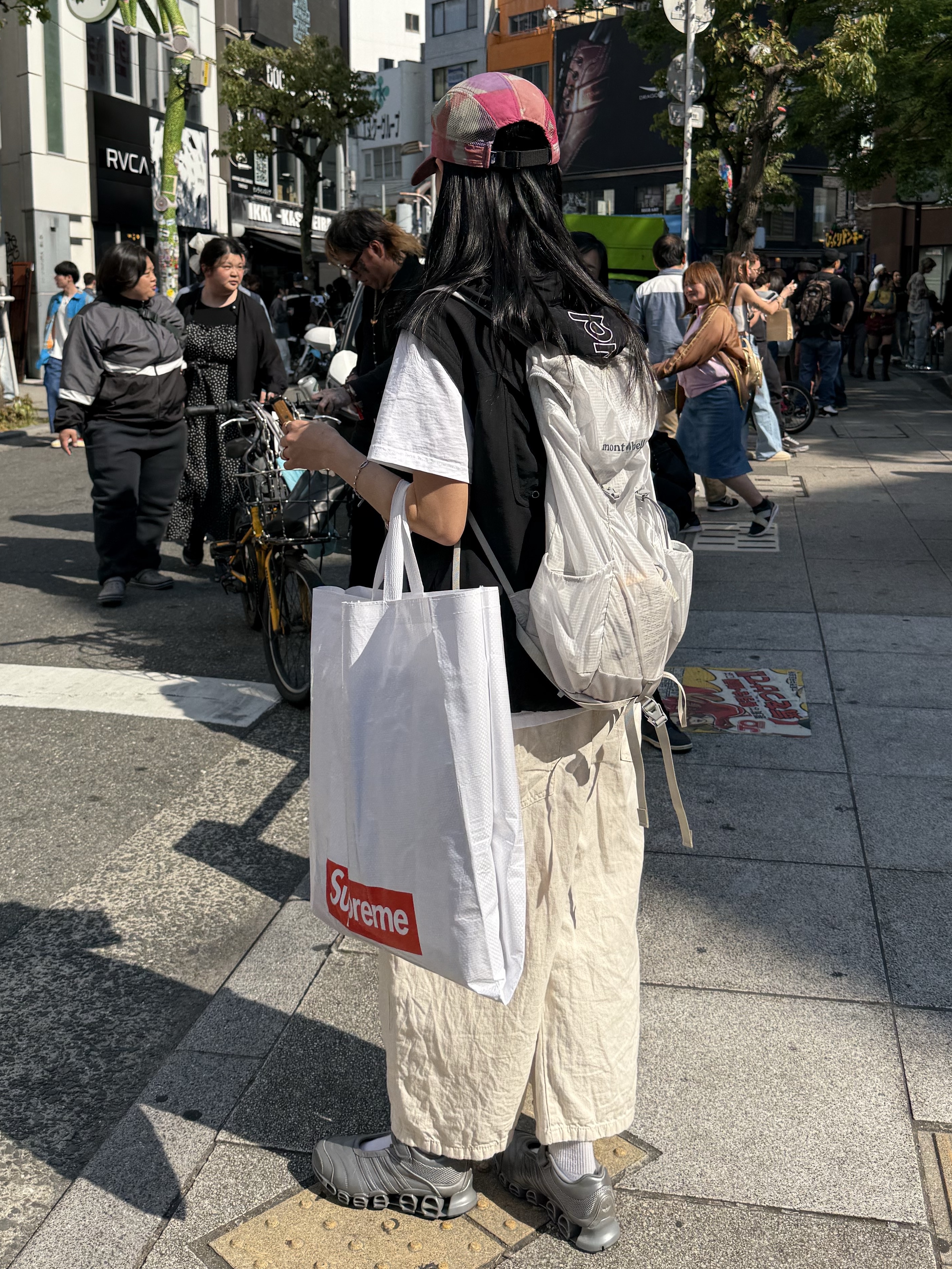 Montbell Versalite Pack 20 Backpack Ice White, Supreme x The North Face Sunshield Camp Cap Multi-Color - 20SS 착용 스타일 - 1