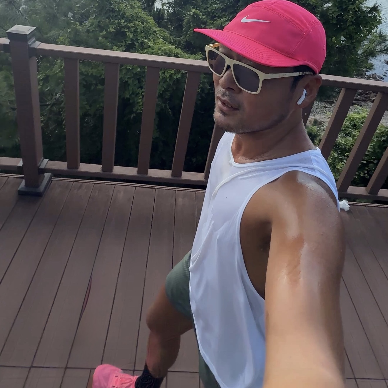 Nike Dri-Fit Fly Unstructured Swoosh Cap Hyper Pink Anthracite 착용 스타일