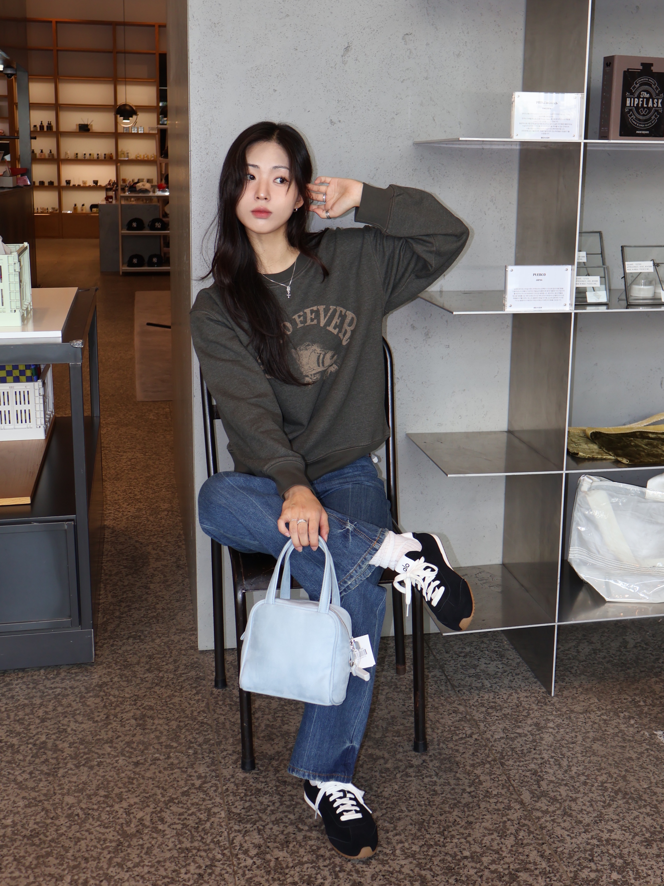 (W) Alo Yoga Sunset Sneaker Black 착용 스타일 - 1