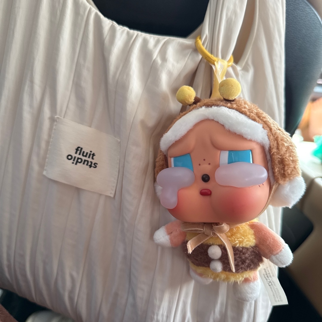 Pop Mart Crybaby Crying Again Series Plush Keyring Sealed Case (1 Blind Box) 착용 스타일