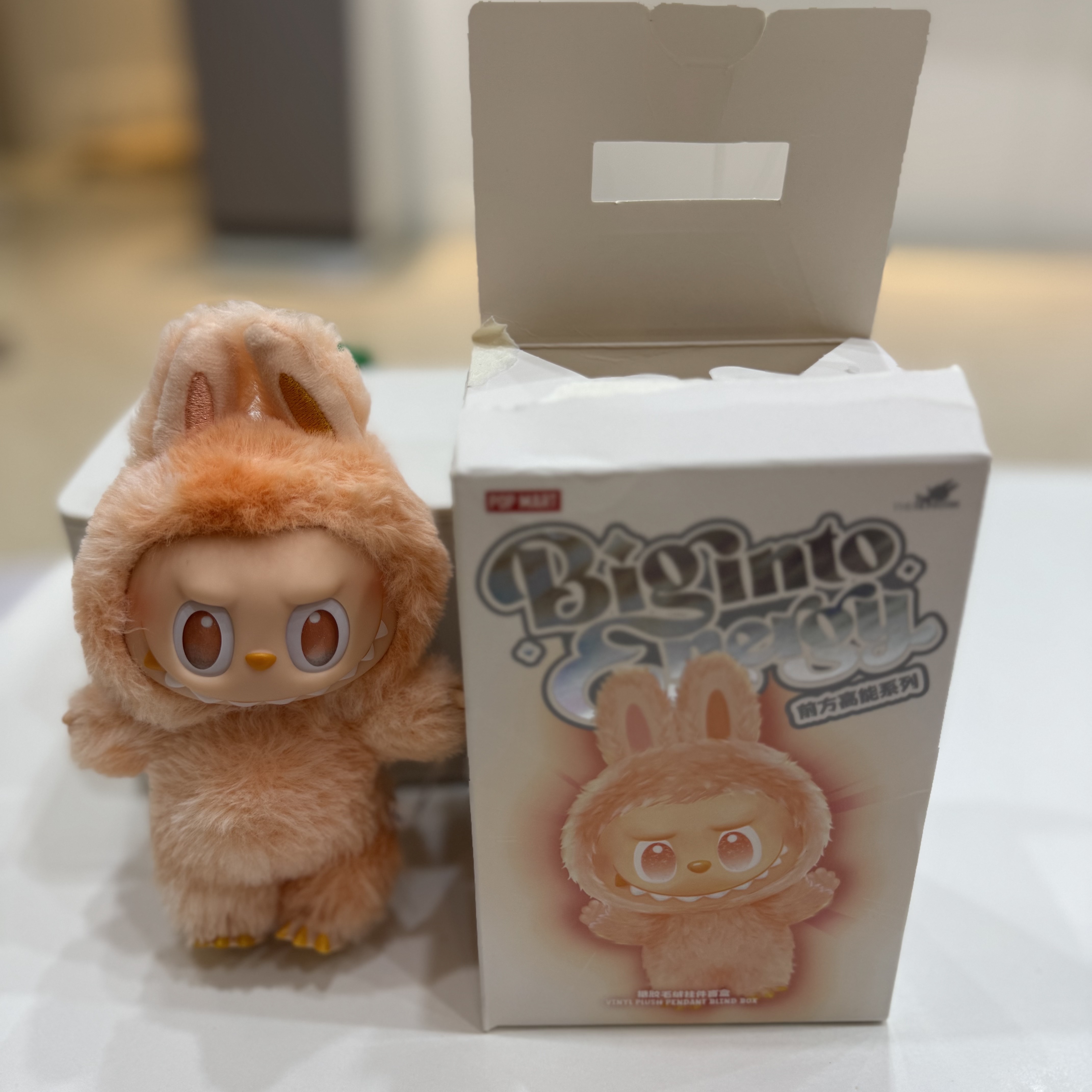 Pop Mart Labubu The Monsters Highlight Series Sealed Case (1 Blind Box) 착용 스타일