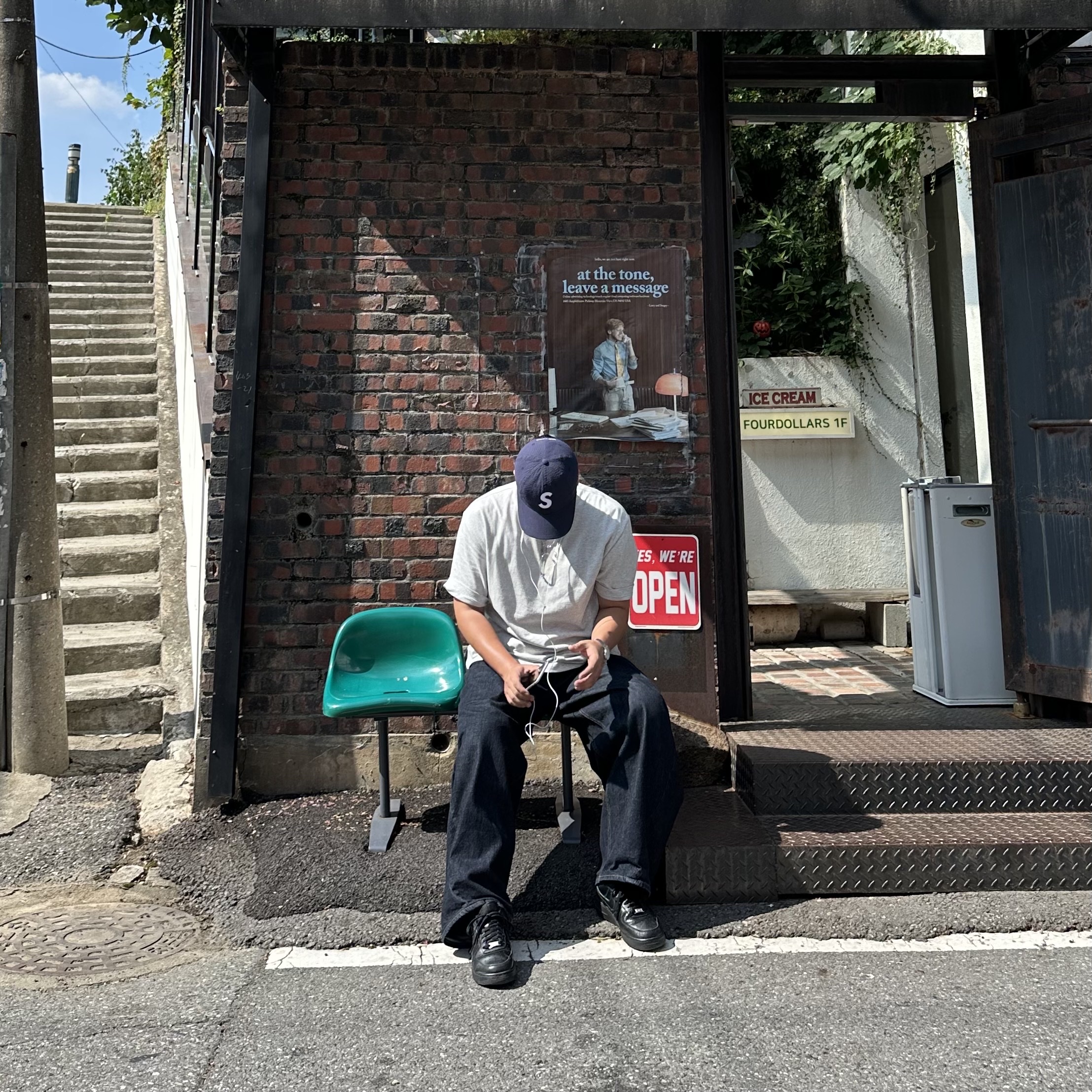 Supreme Seersucker S Logo 6-Panel Navy - 24SS, Nike Air Force 1 '07 Low Triple Black 착용 스타일 - 1