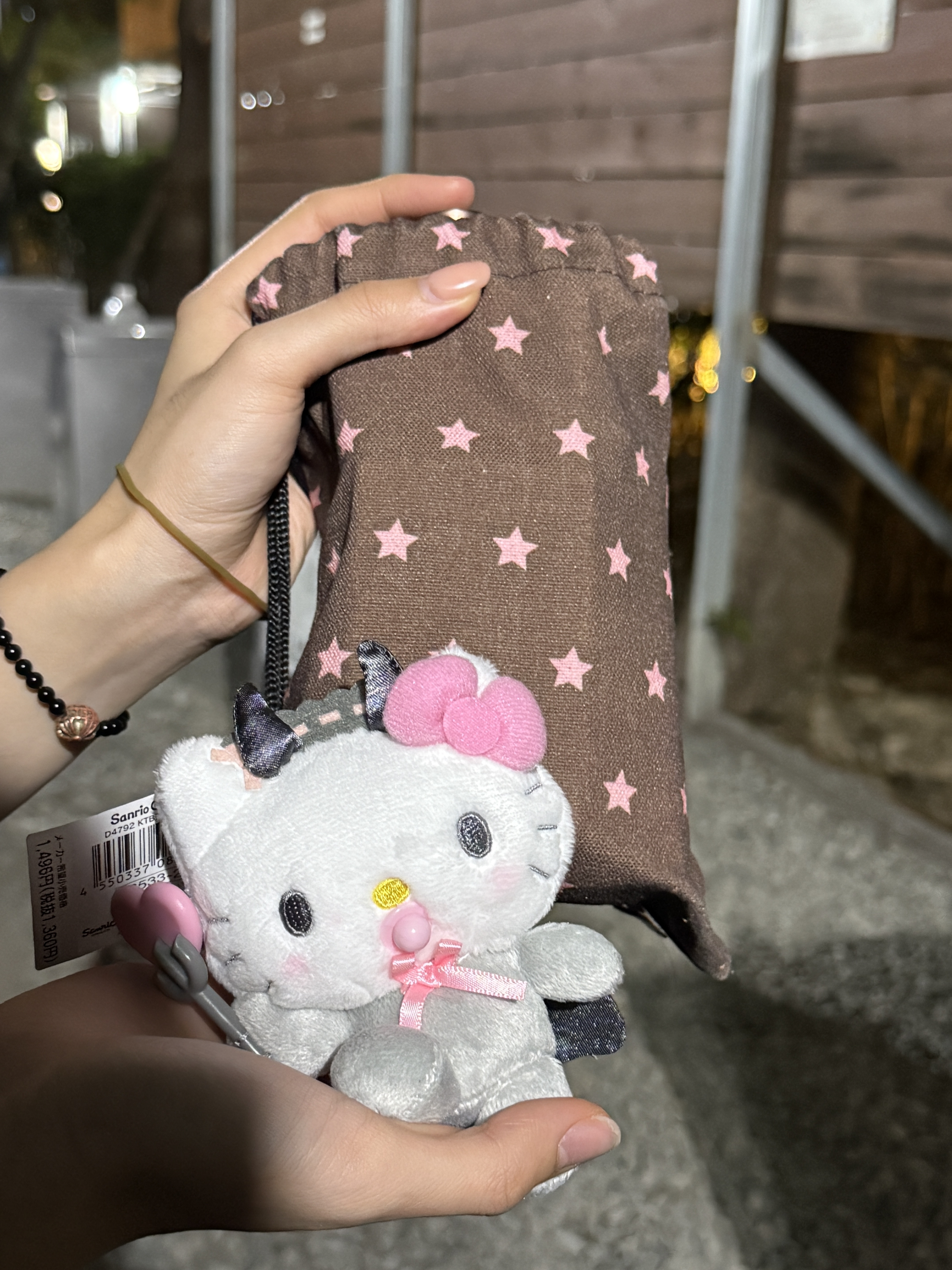 Sanrio Hello Kitty Baby Devil Mascot Holder 착용 스타일
