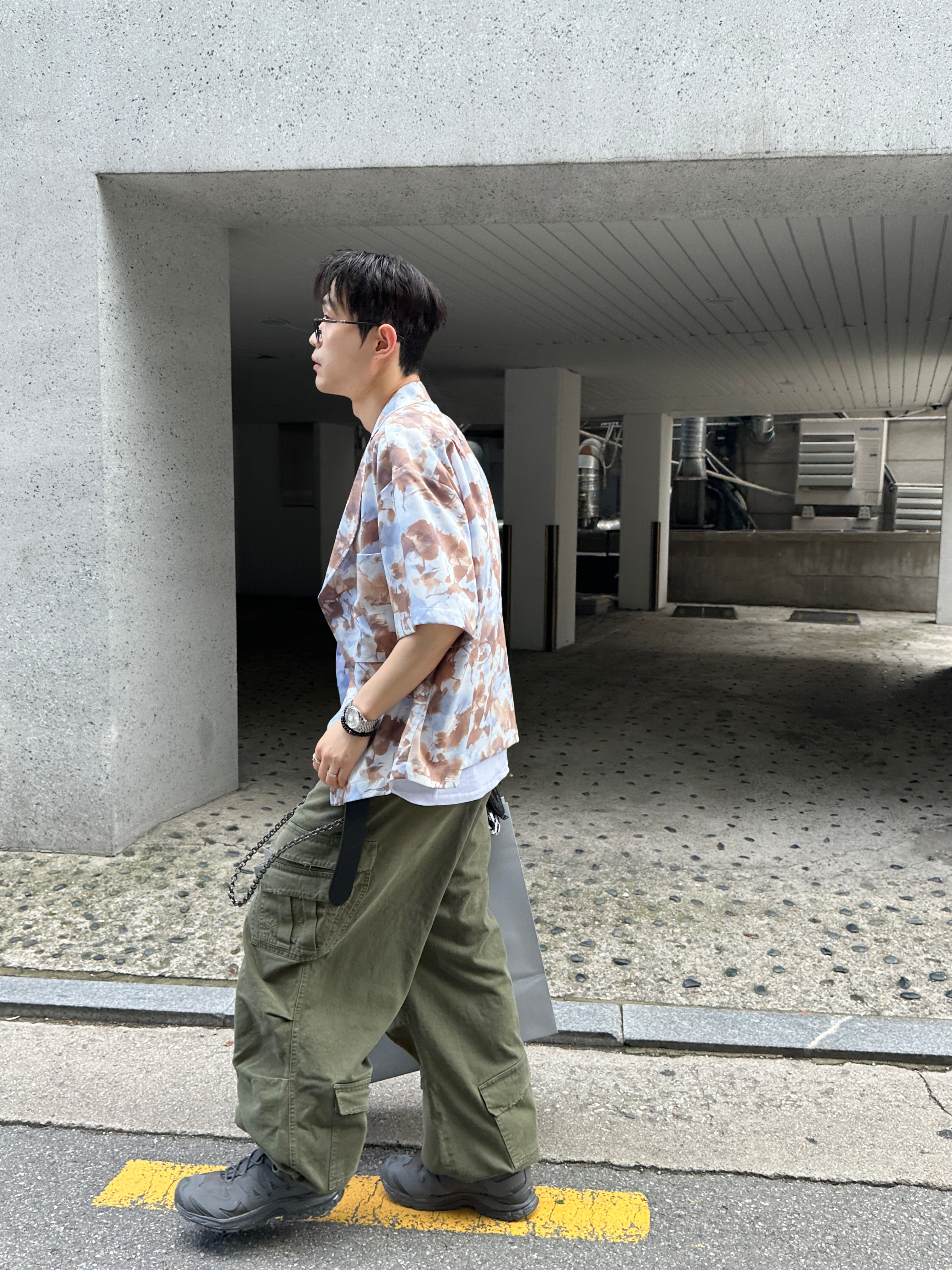 Nonnod Double Pocket Cargo Pants Vintage khaki, Balenciaga Basketball Sneakers Silver Black 착용 스타일 - 1
