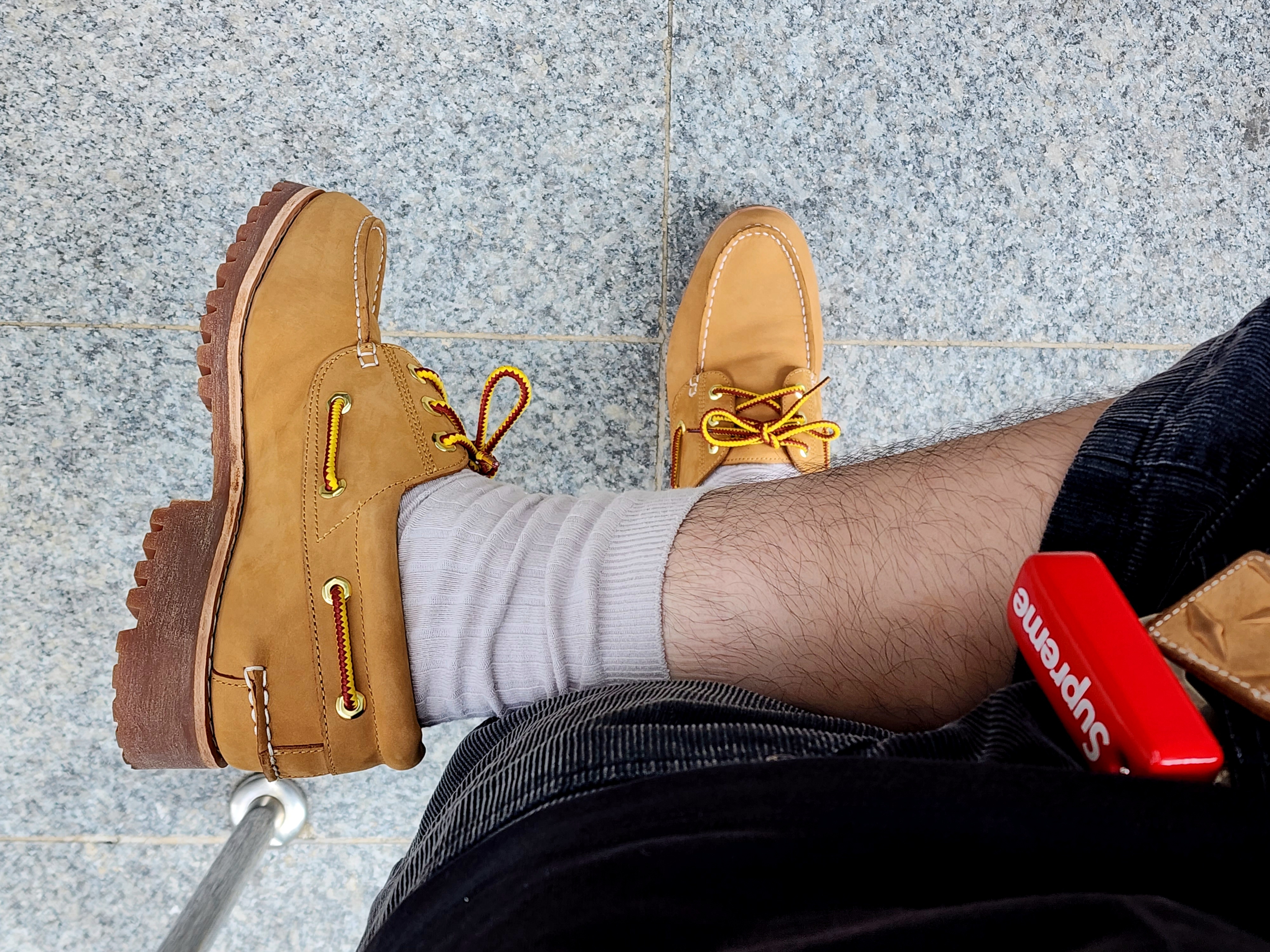 Timberland x AndreM Hoffwann 3-Eye Classic Lug Wheat - Wide, Supreme Floating Keychain Red - 23FW 착용 스타일 - 3