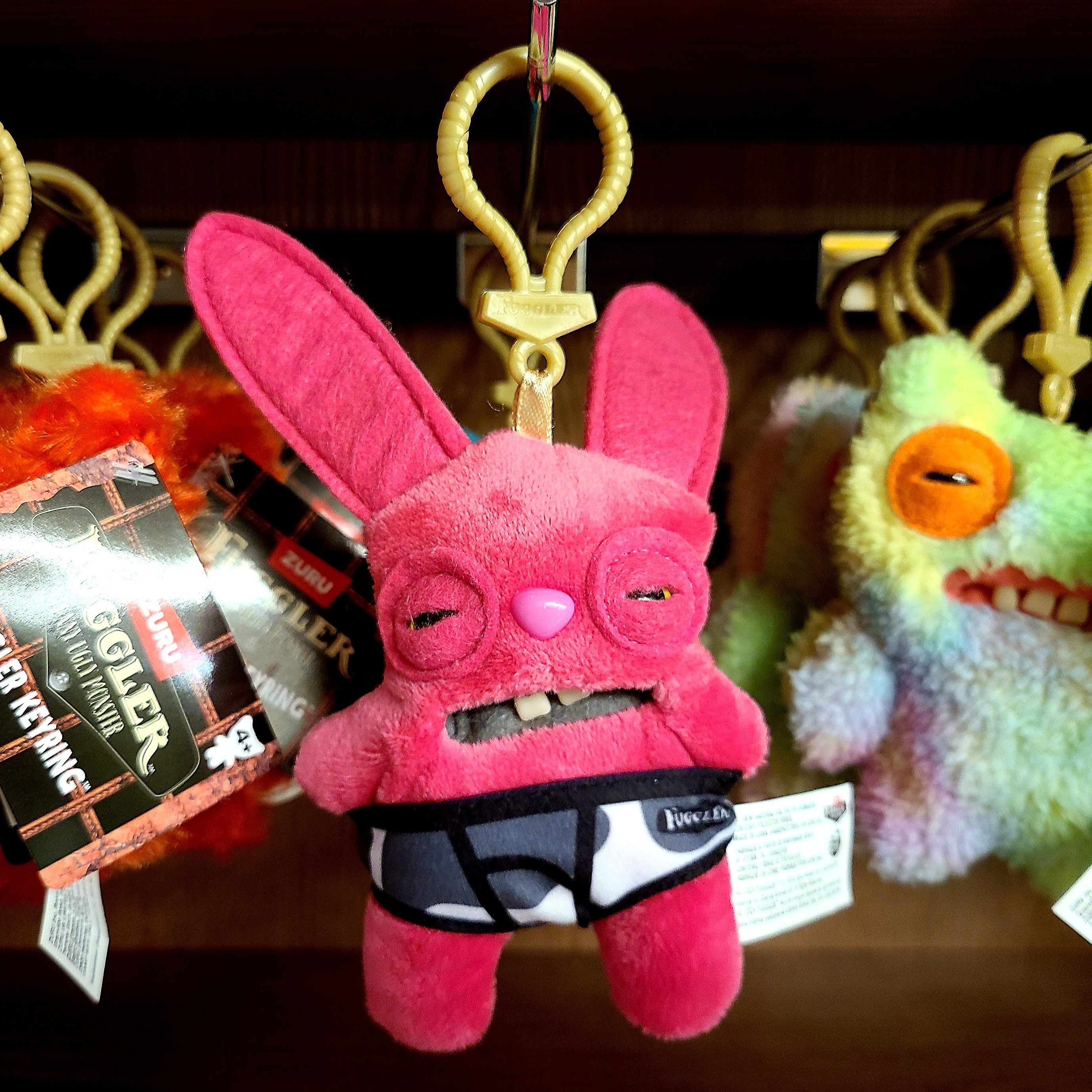 Fuggler Rabid Rabbit Pink Keyring, Fuggler Grin Grin Keyring Brown 착용 스타일 - 1